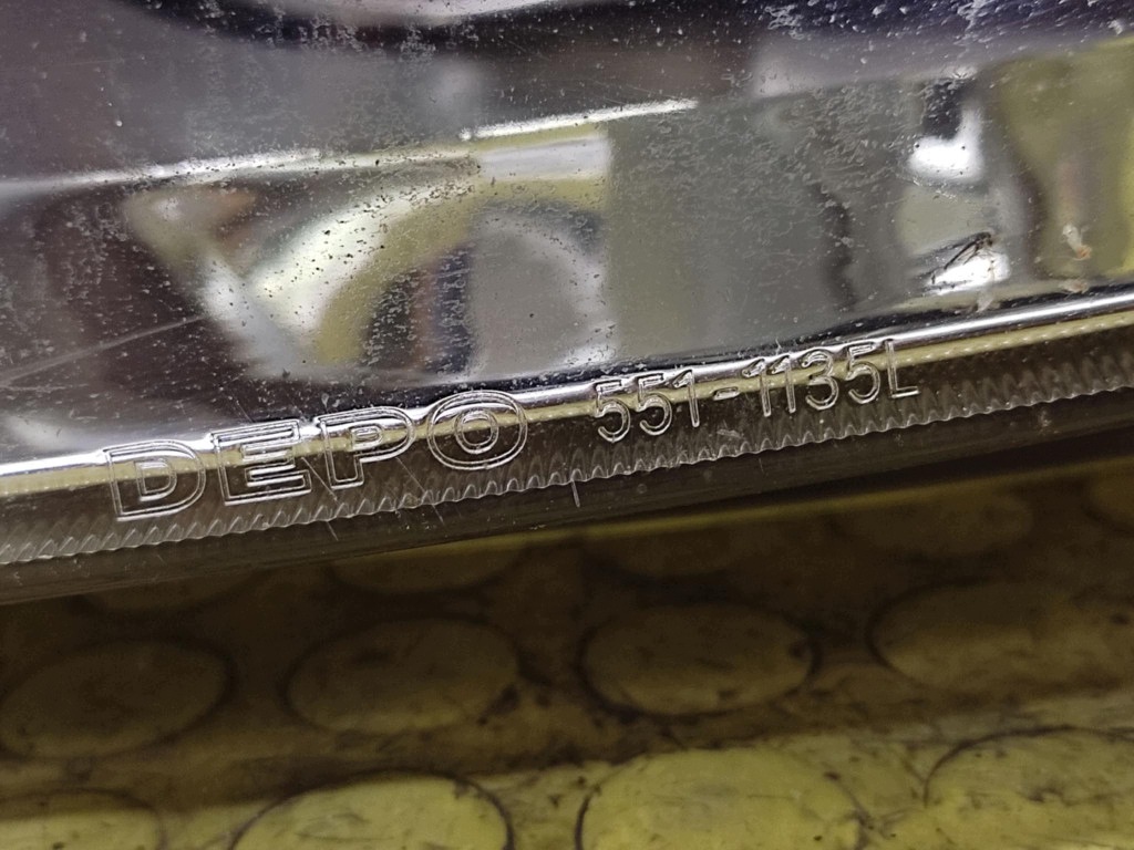 RENAULT SCENIC and REFLEKTOR light left front