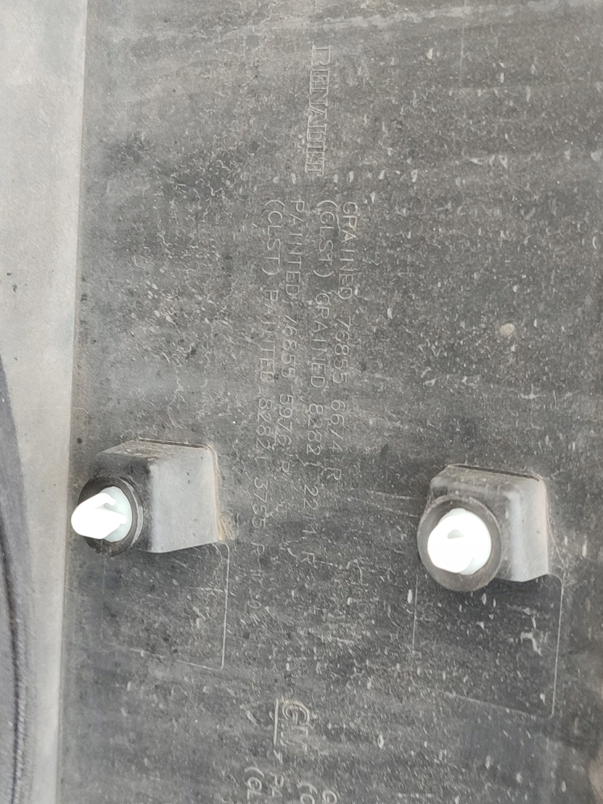moulding side left RENAULT TRAFIC III 14- 768556674R