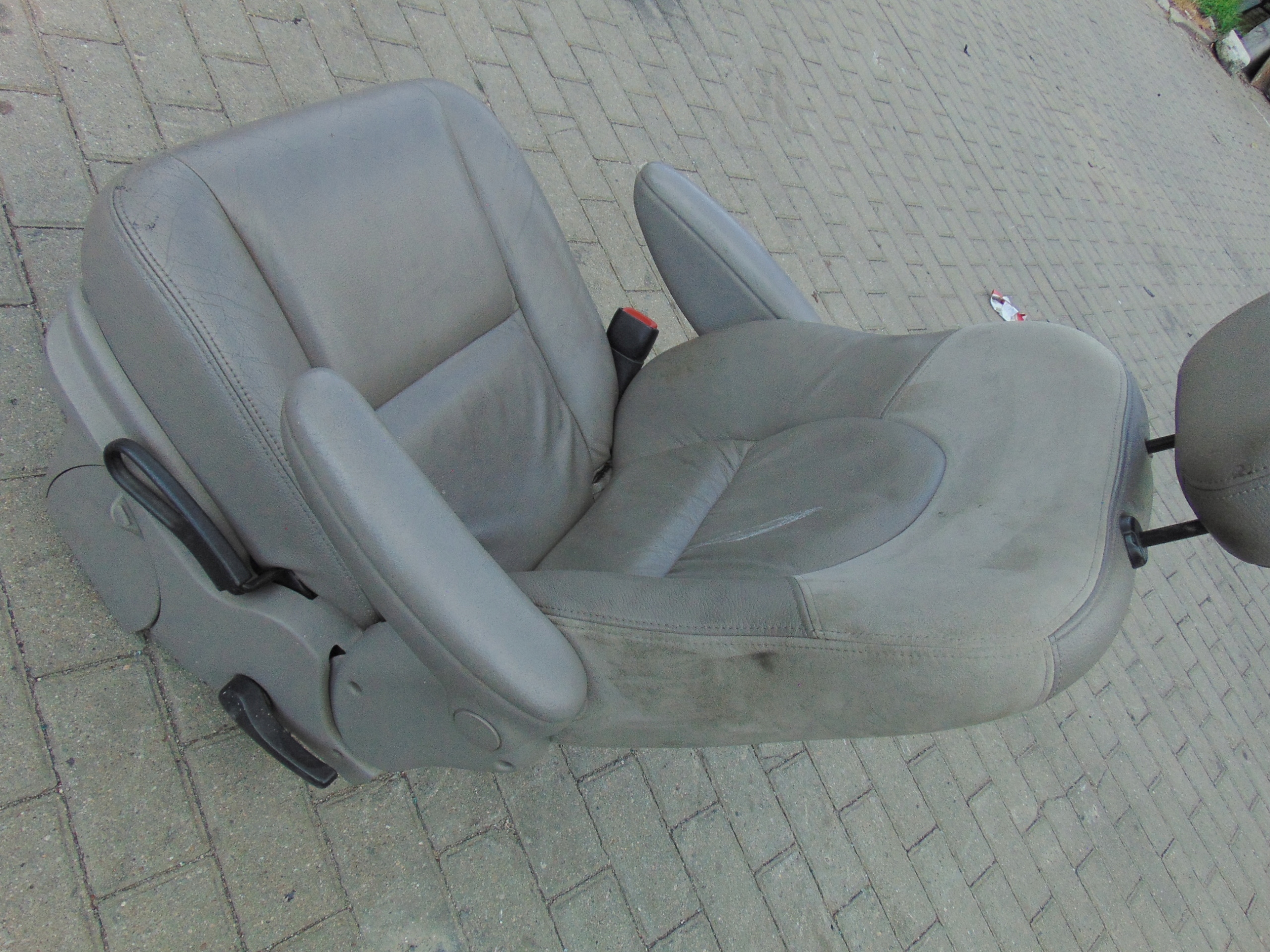 кресло левый зад 2 CHRYSLER VOYAGER 4 IV европа