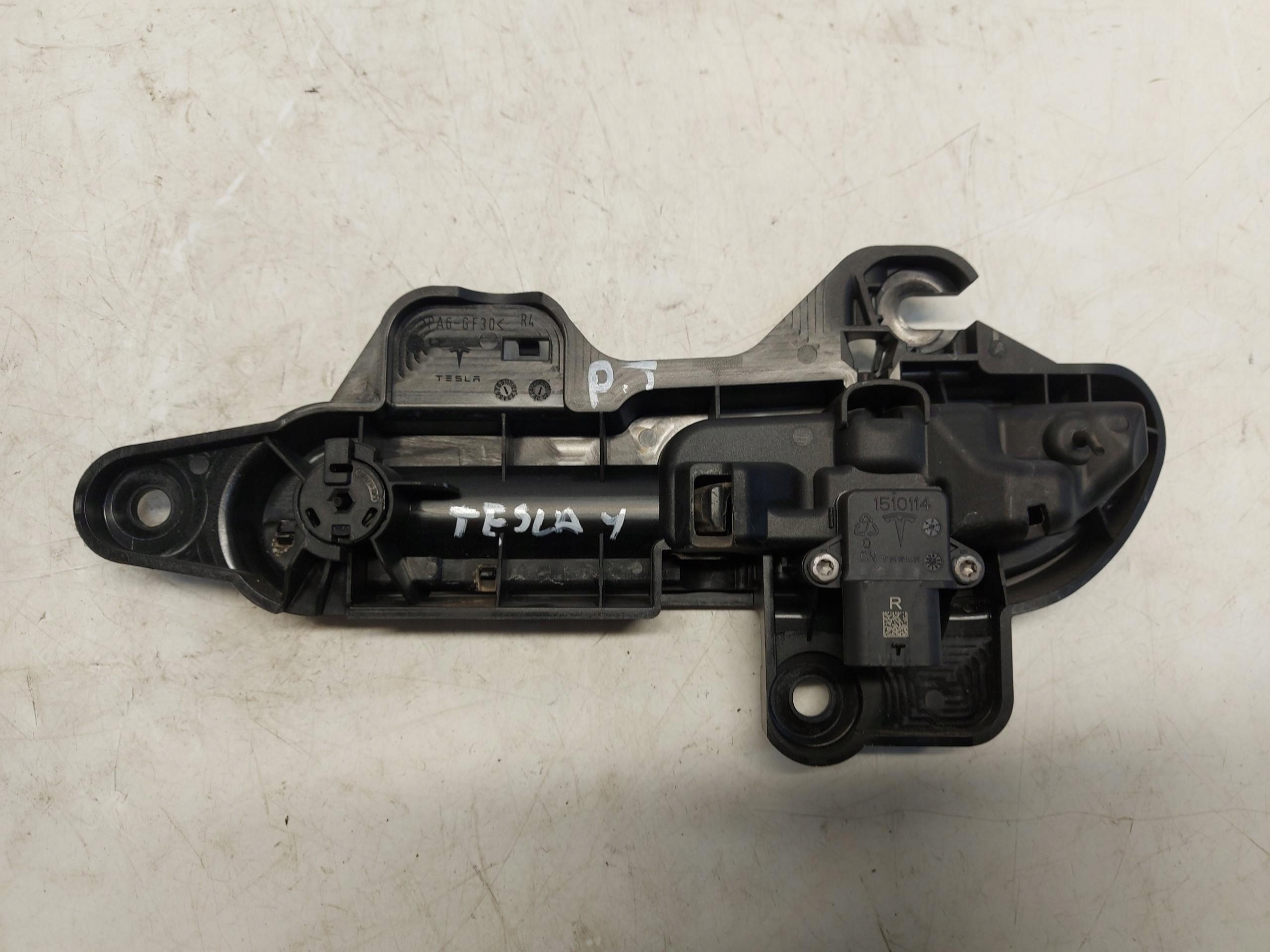 TESLA MODEL Y 2023r handle rear part right 1528115-00-D