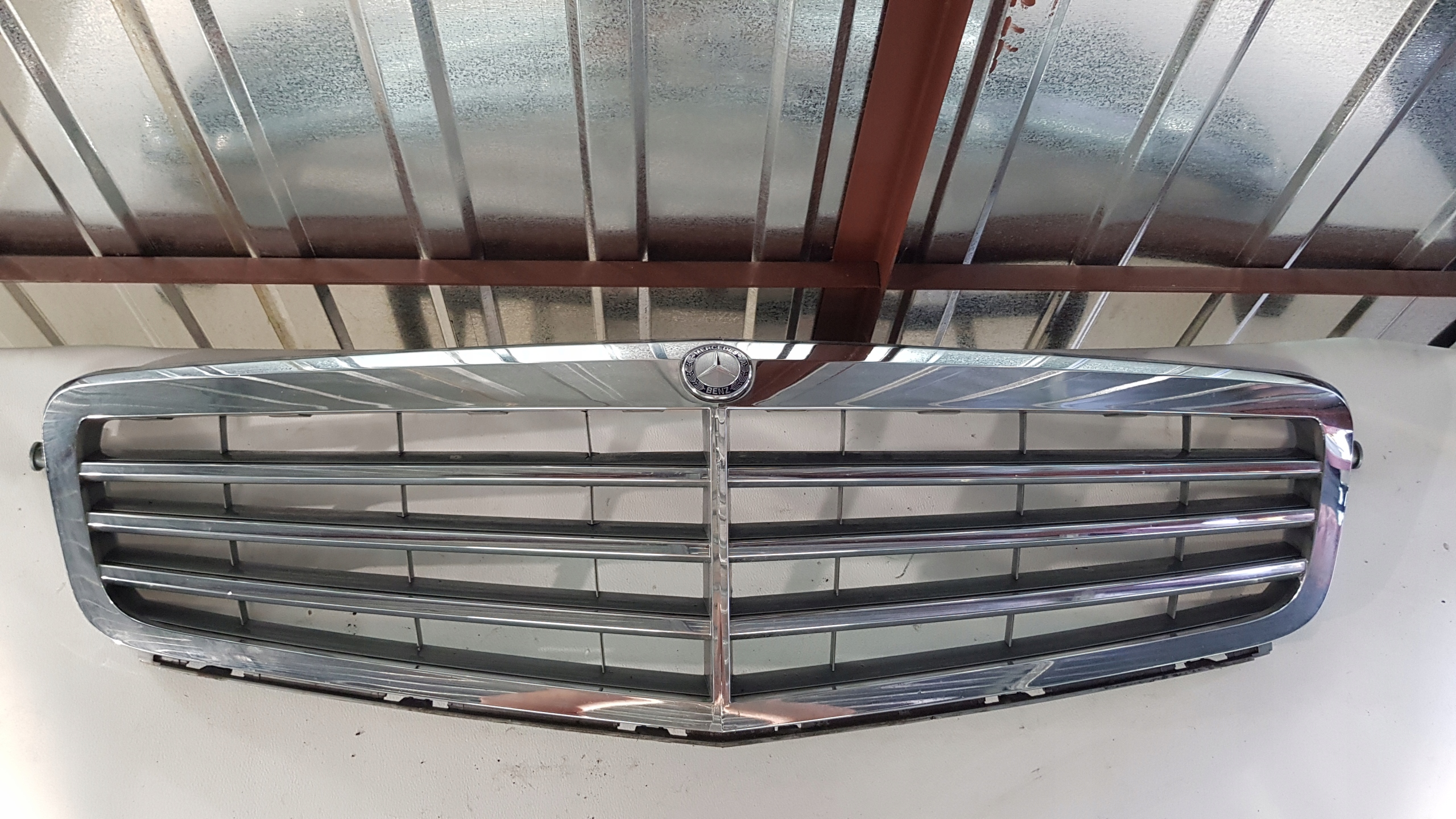 решетка радиатора MERCEDES W204 A2048801483