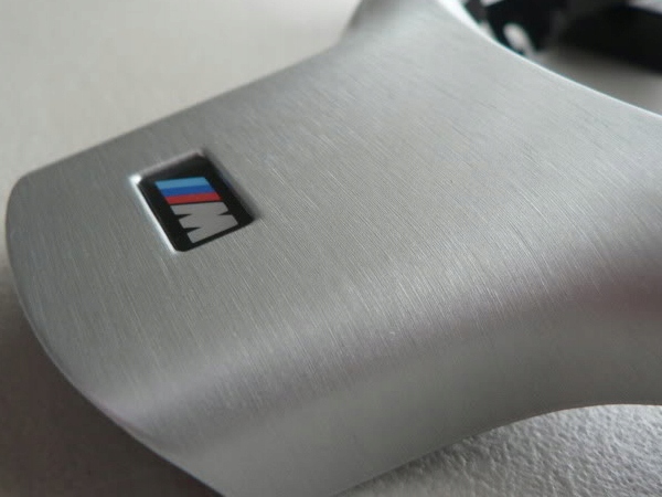 Folia Szczotkowane Aluminium 3M ME904 122x10cm Kolor srebrny