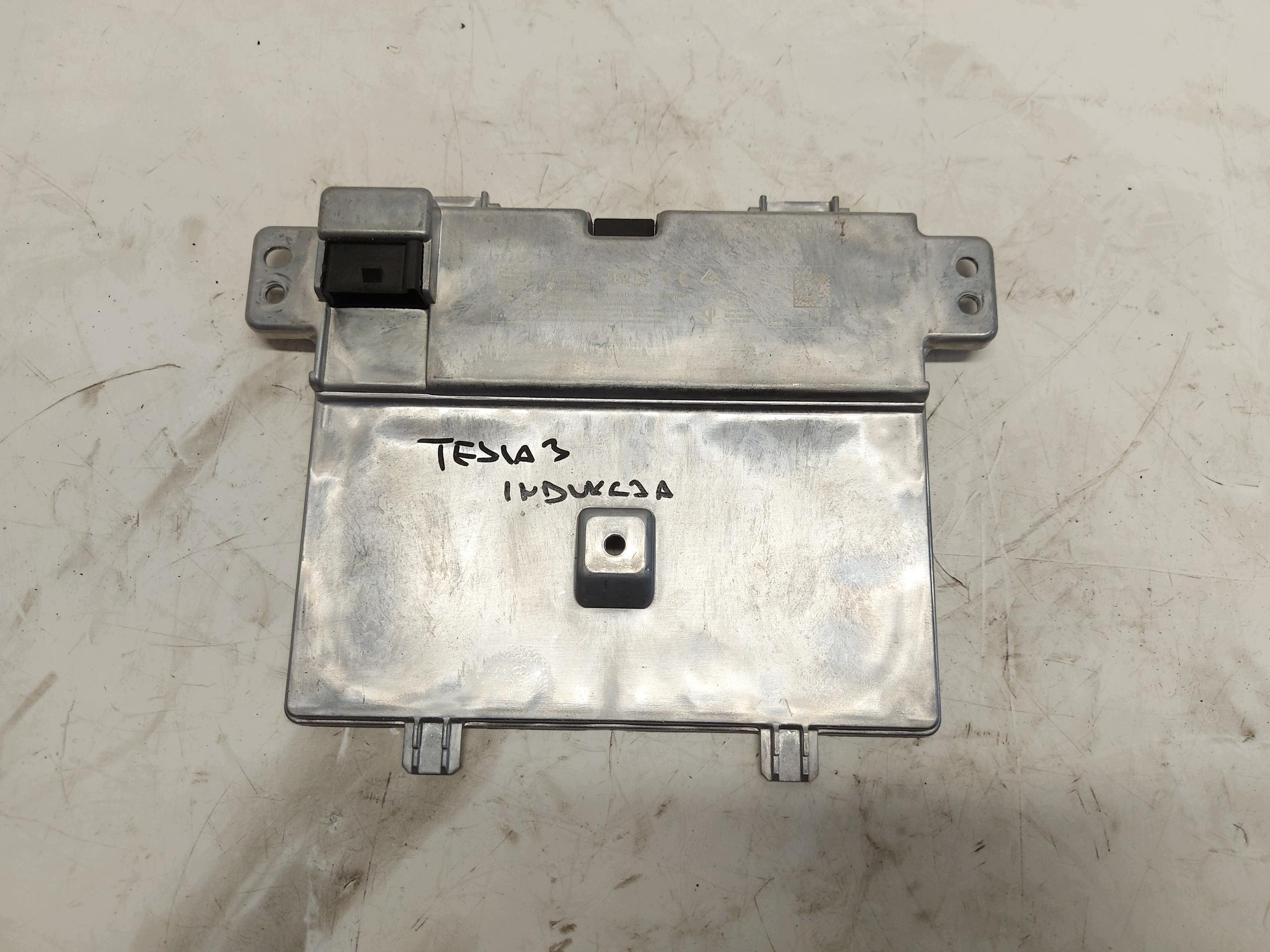 TESLA MODEL 3 2022r Ladowarka indukcyjna 1755100-00-D