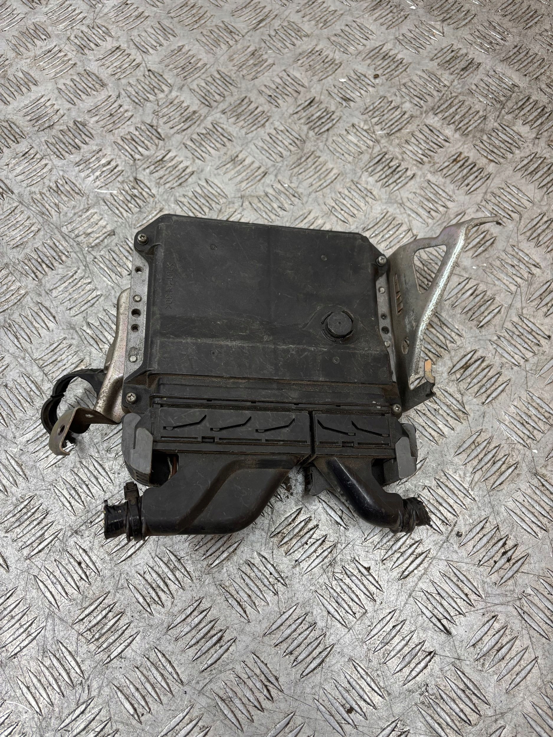 control unit of the engine 89661-02E71 1.6 TOYOTA AURIS