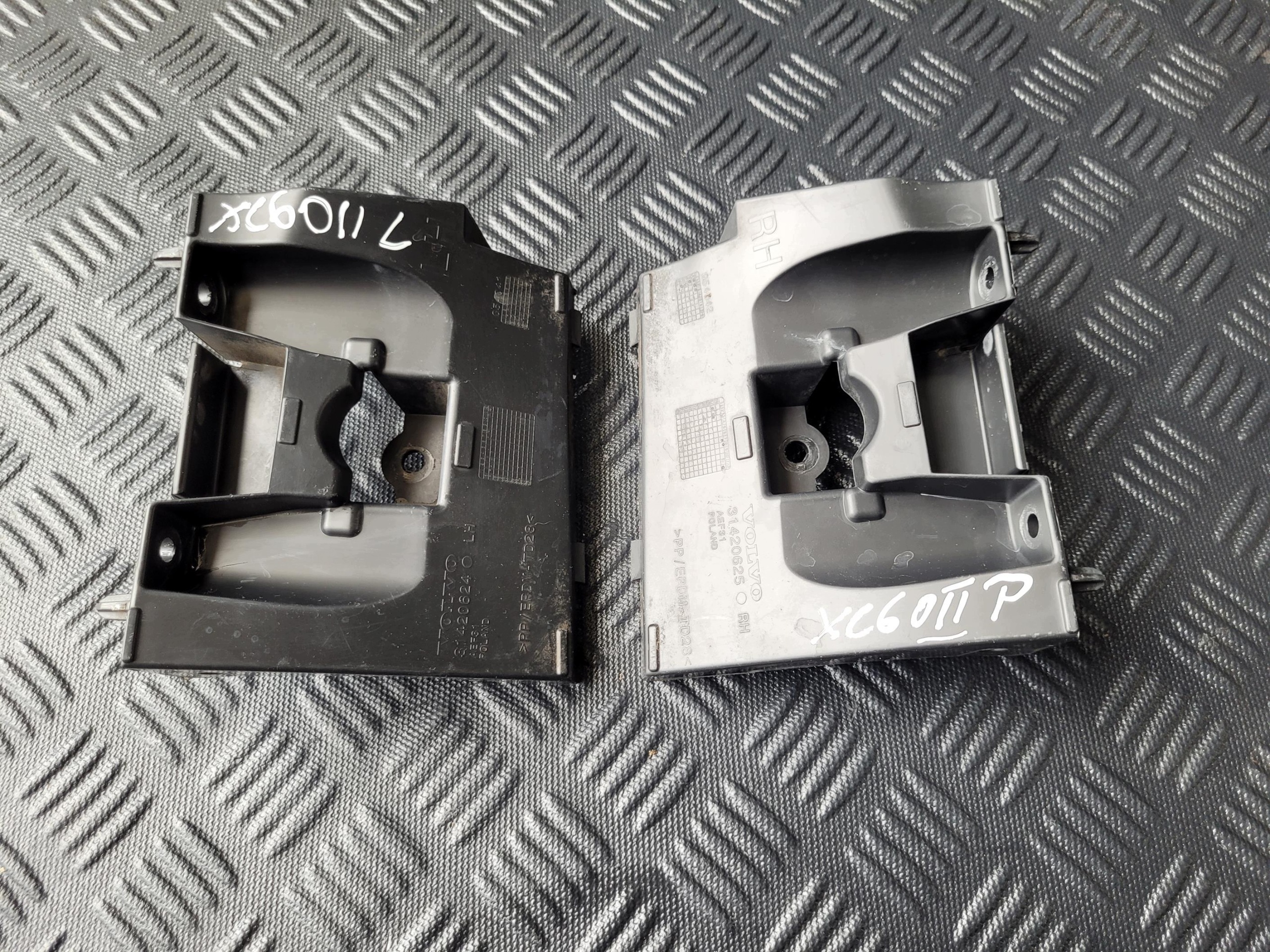 support holder of a fender front front left 31420624 VOLVO XC60 II