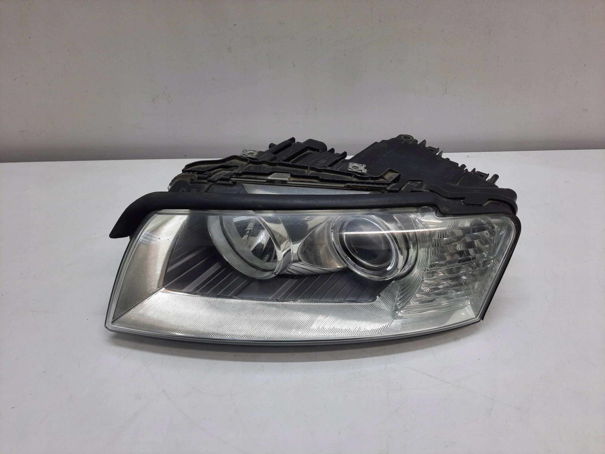 AUDI A8 D3 02-05 BI-XENON non-setting light REFLEKTOR left front original EU