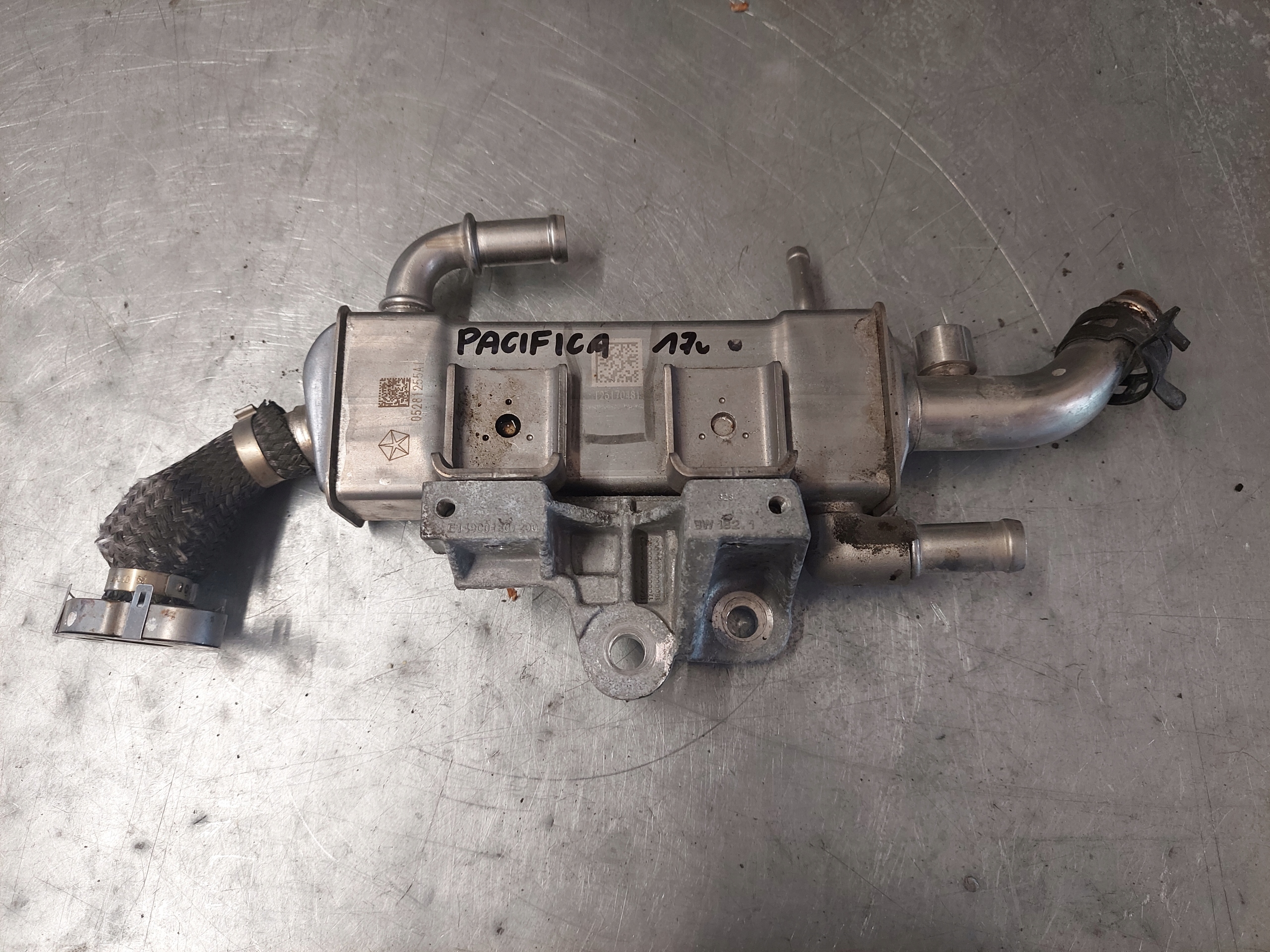 05281255AG - PACIFICA 2016-2020R РАДИАТОР EGR