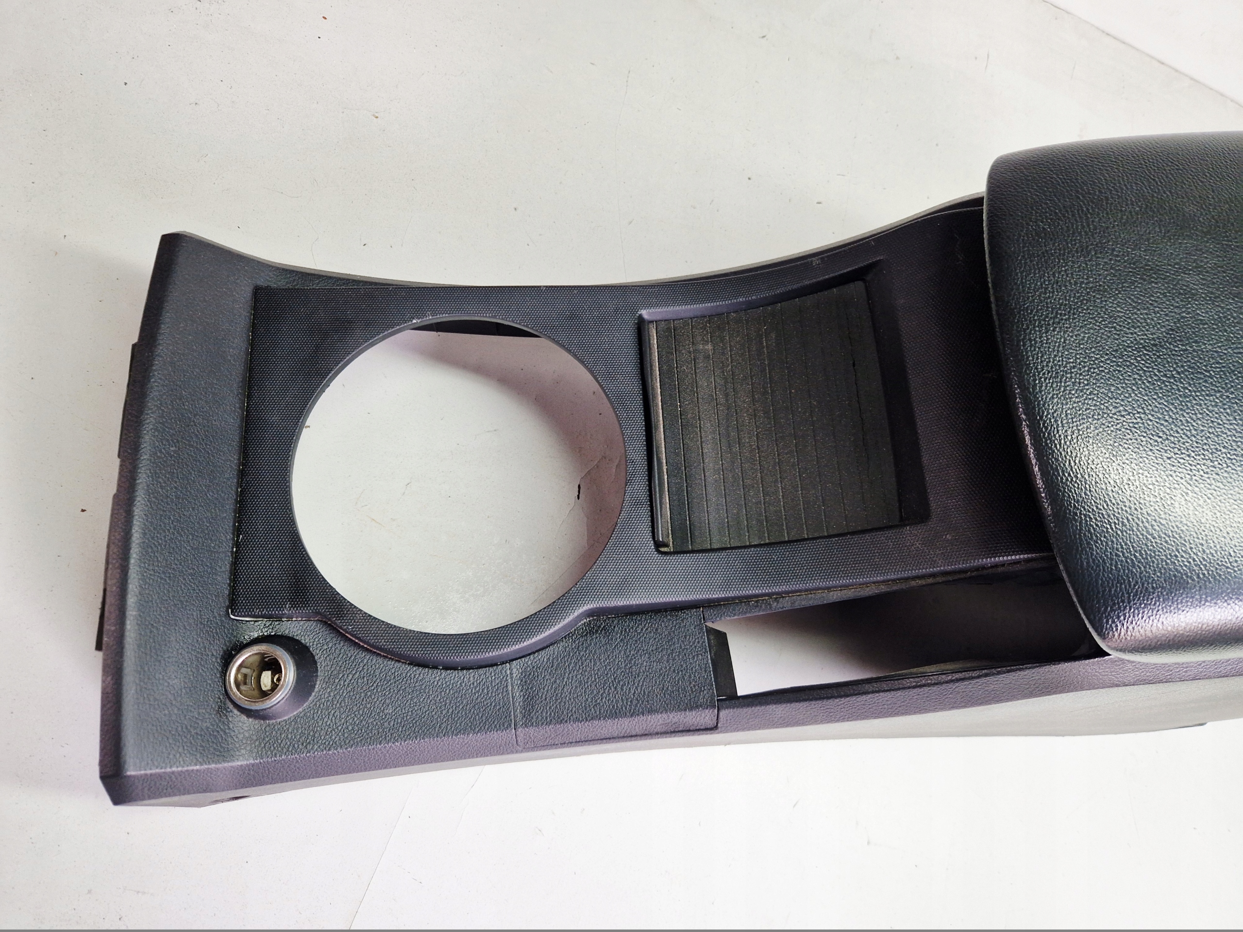 SSANGYONG ACTYON PRZEDLIFT TUNEL central armrest