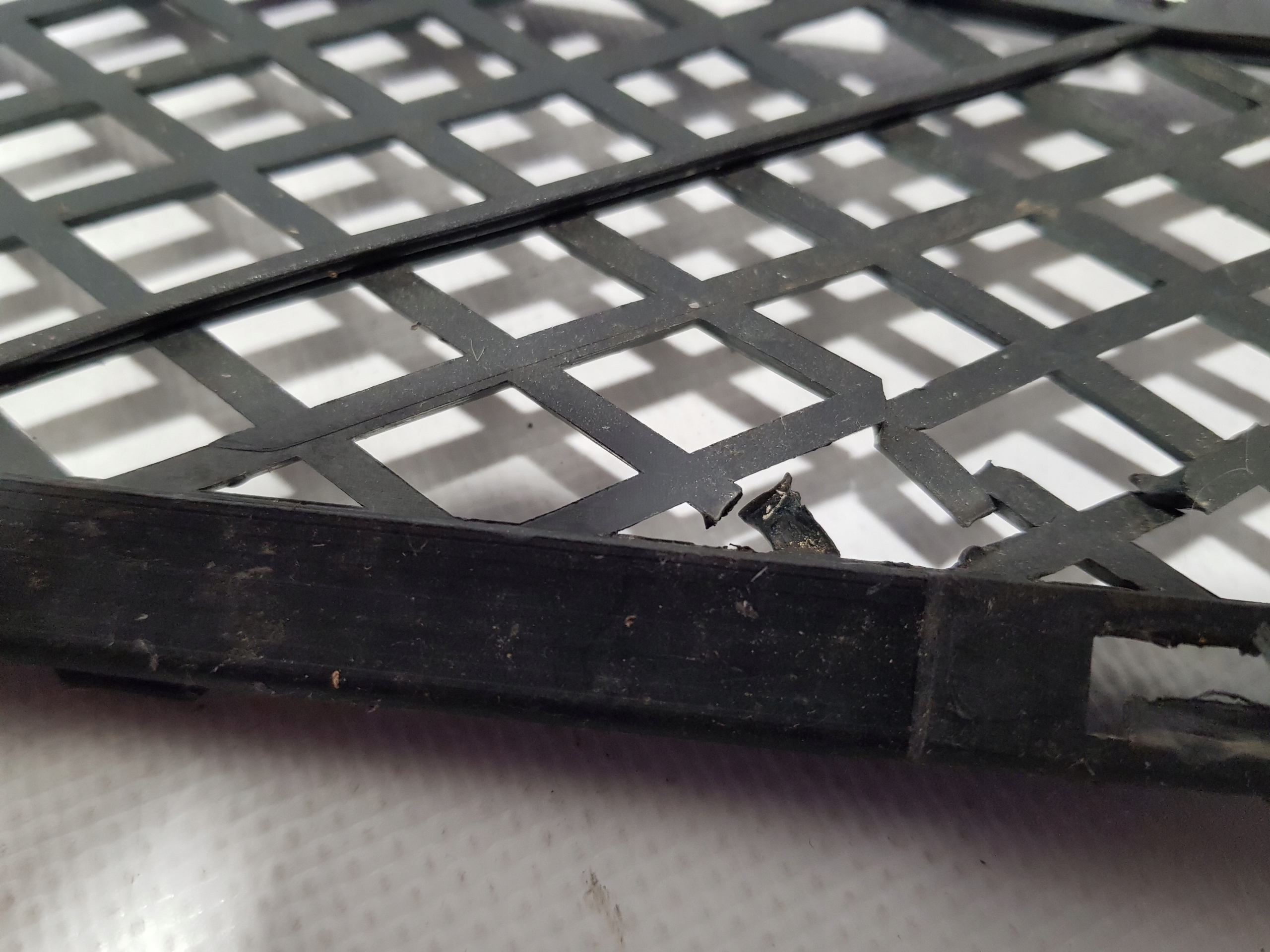 grid of a bumper central front MERCEDES W203