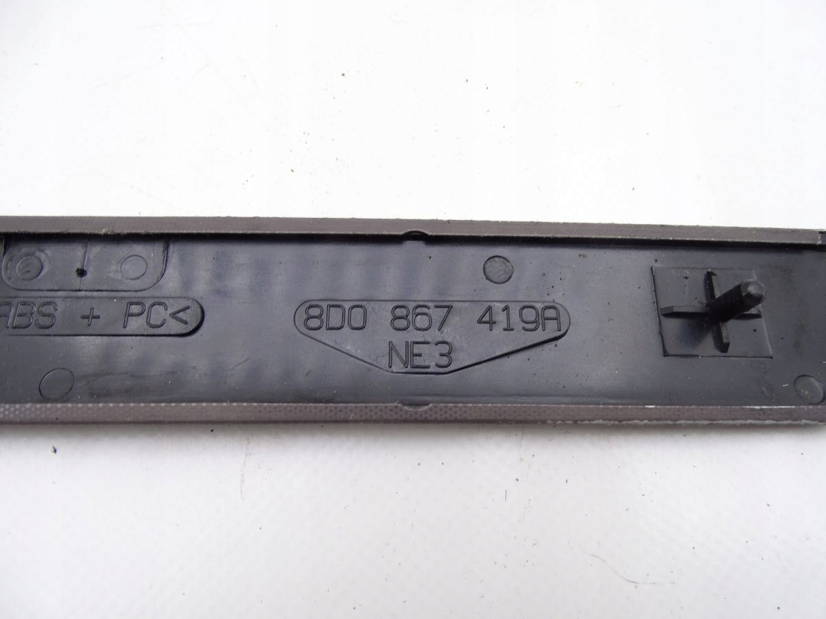 AUDI A4 B5 8D0 94-01 LISTWA OZDOBNA DRZWI WEWNĘTRZNA LEWY TYŁ 8D0867419A Producent części Audi OE