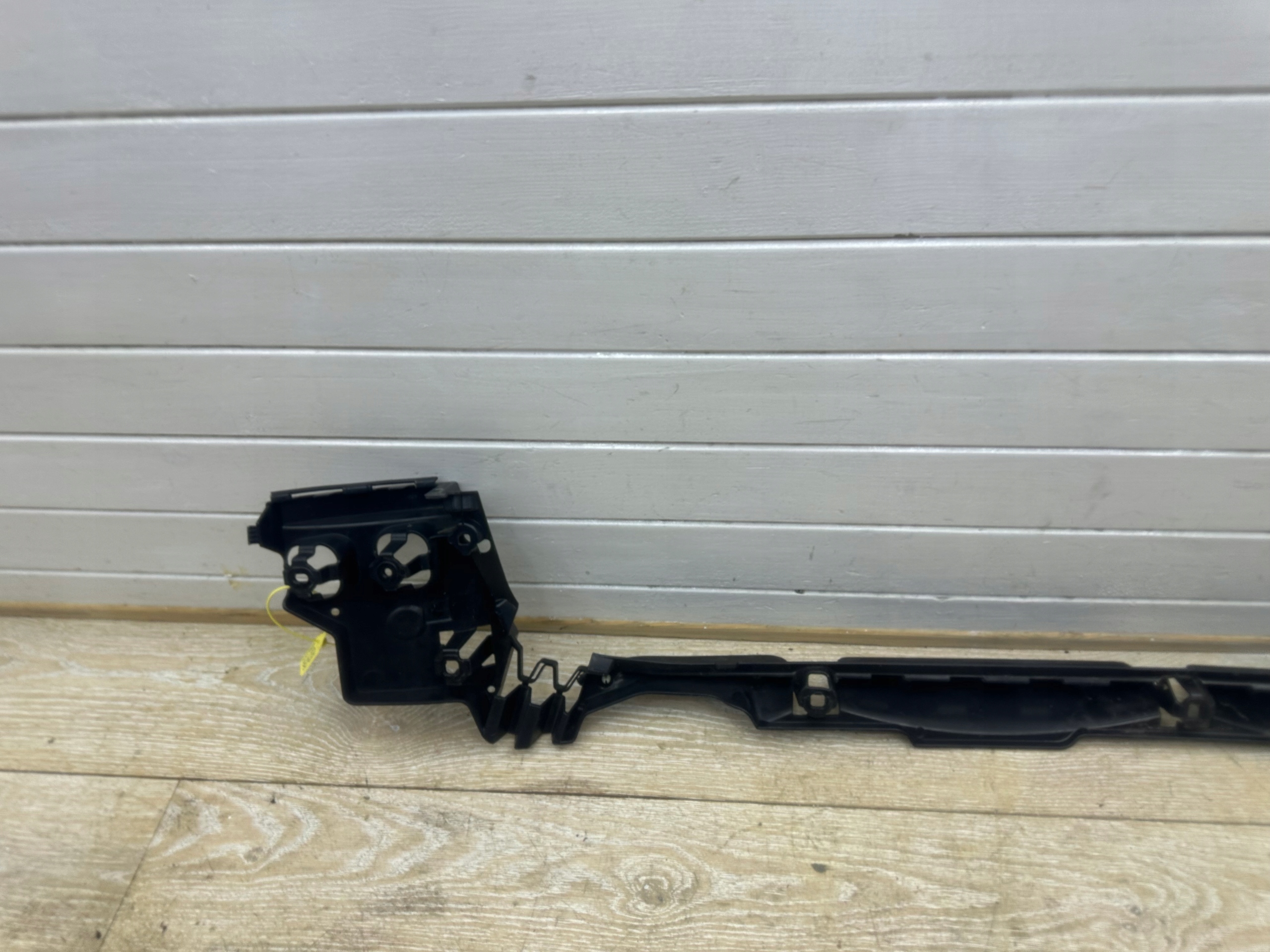 BMW G31 m-packet support console holder of a bumper rear part 8067764
