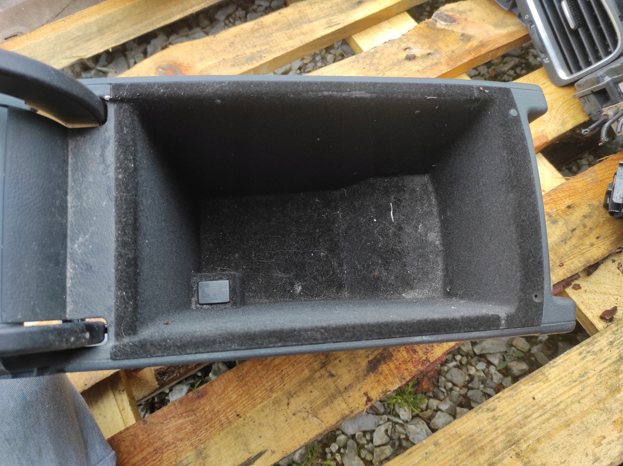 BRACCIOLO NERO VOLKSWAGEN PASSAT B7 3C0863319AP