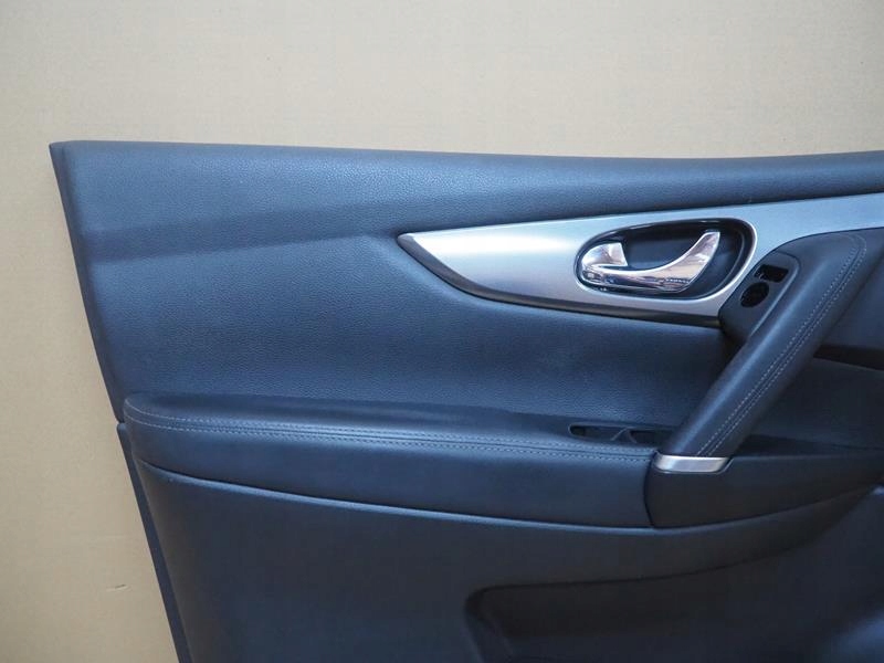 TAPICERKA BOCZEK DRZWI LEWYCH PRZEDNICH NISSAN QASHQAI II J11 Producent części Nissan OE