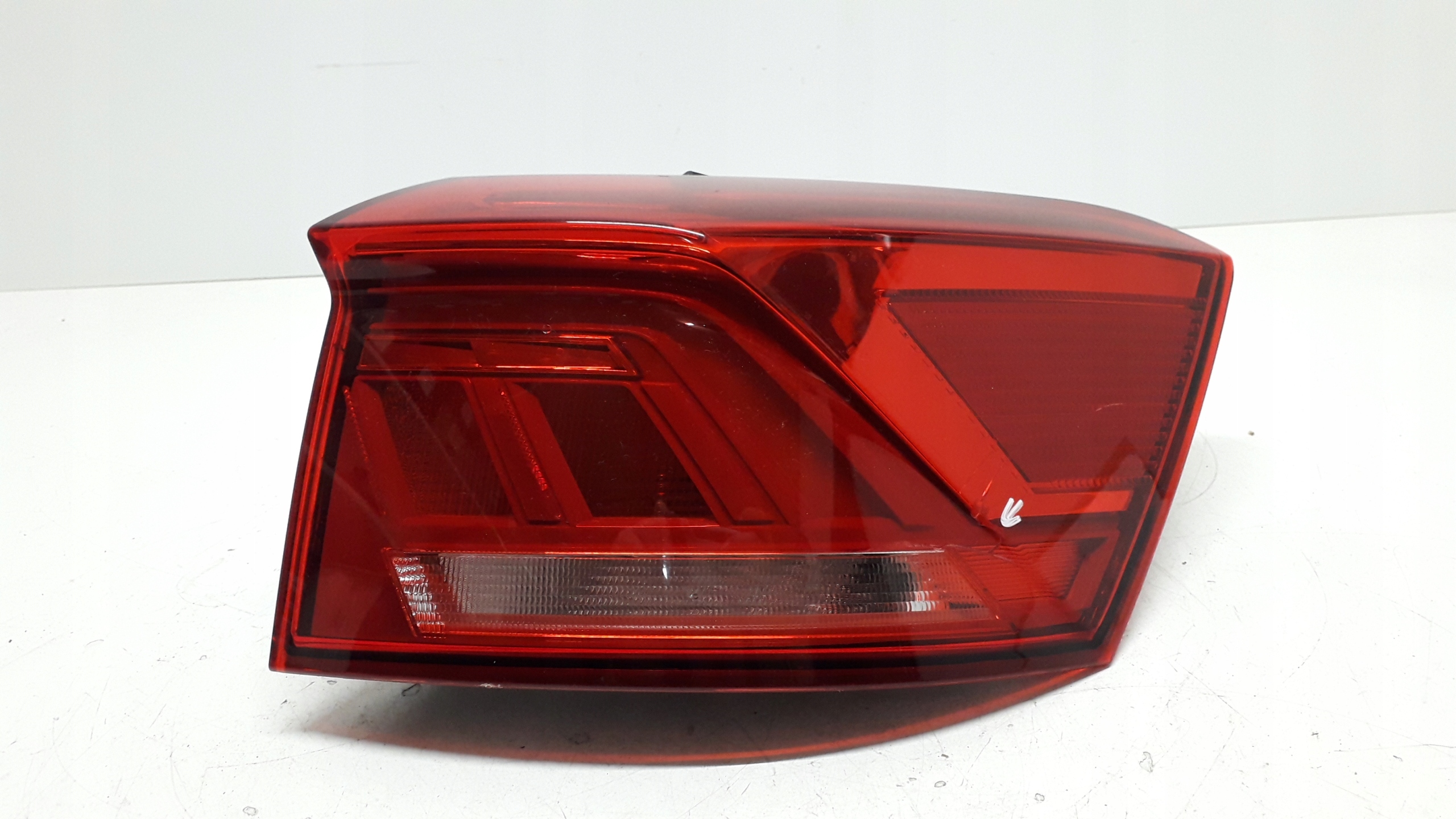 VW T-ROC 17- LAMPA PRAWA TYLNA LED 2GA945096