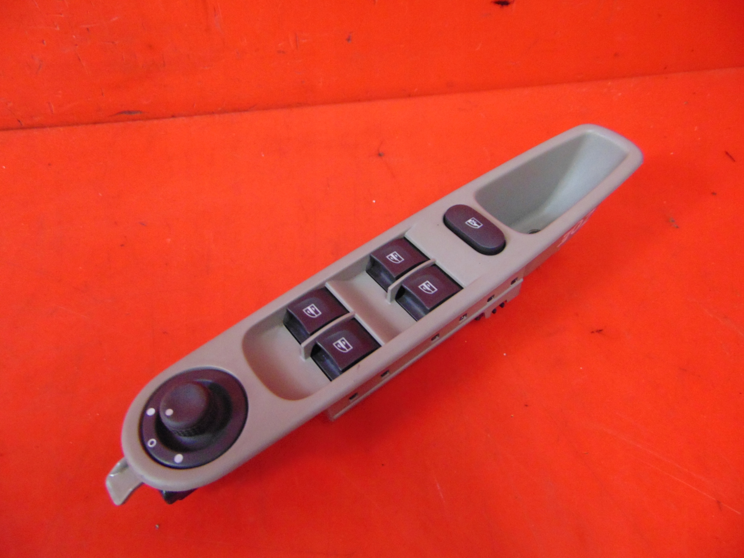 RENAULT ZOE 12- PANEL window control switch left front
