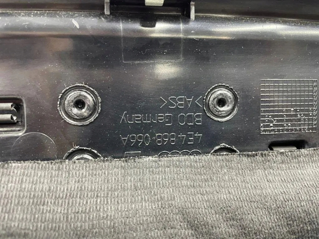 дверные карты задний P Audi OE 4E4868066A