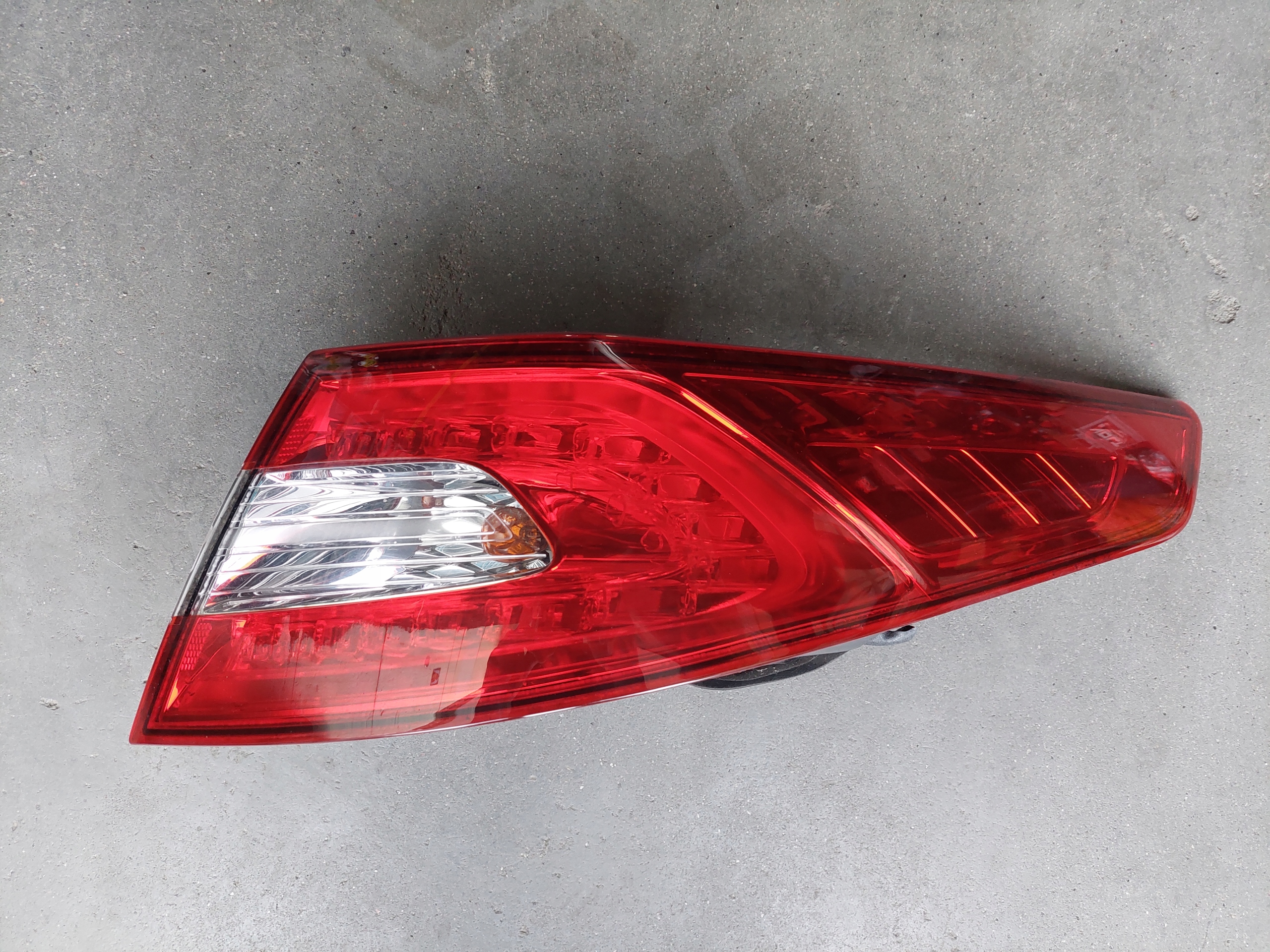 light rear part rear right KIA OPTIMA III sedan