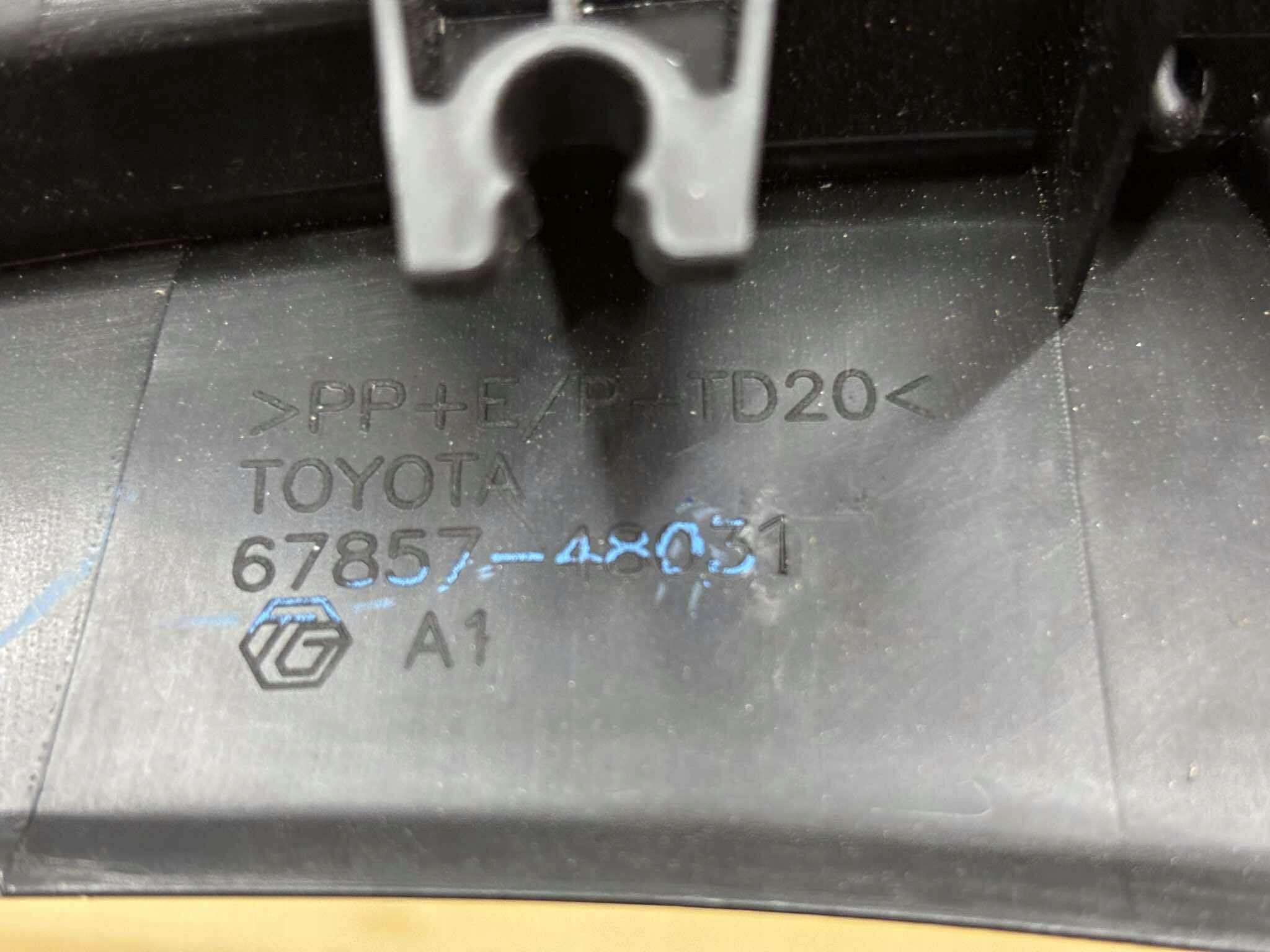 Blende Abdeckung Dichtsatz Tür rechts heck LEXUS RX 450H 67857-48031