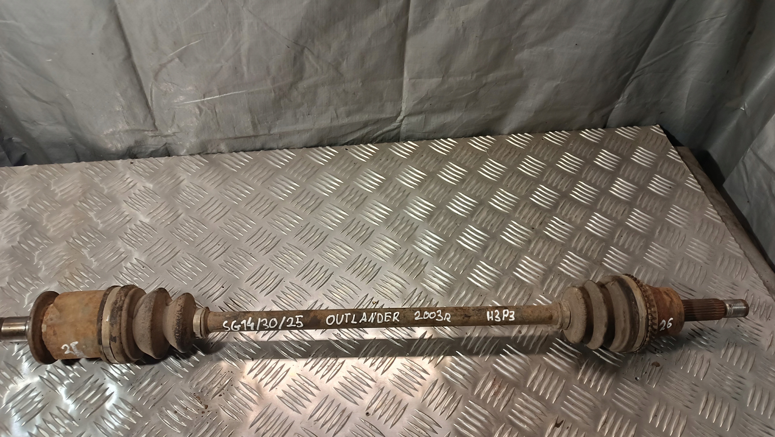 semi-axis right rear part MITSHUBISHI OUTLANDER 2003r