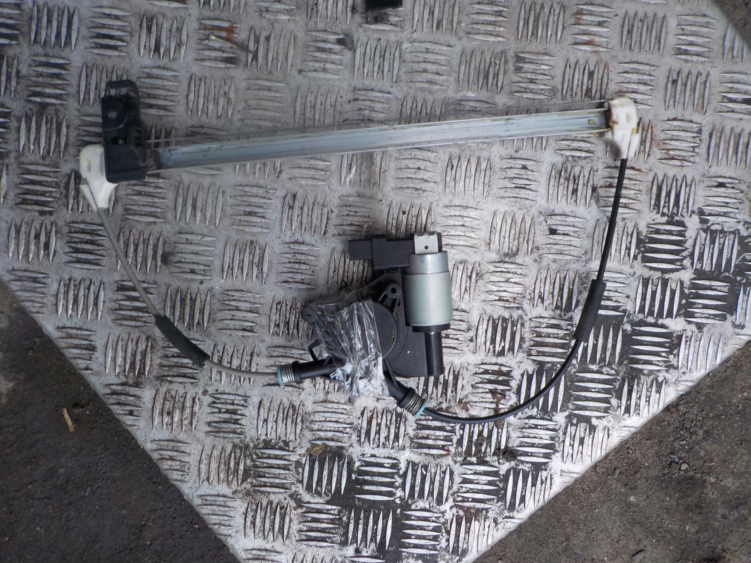 MAZDA 6 gg 03- window regulator left right rear part