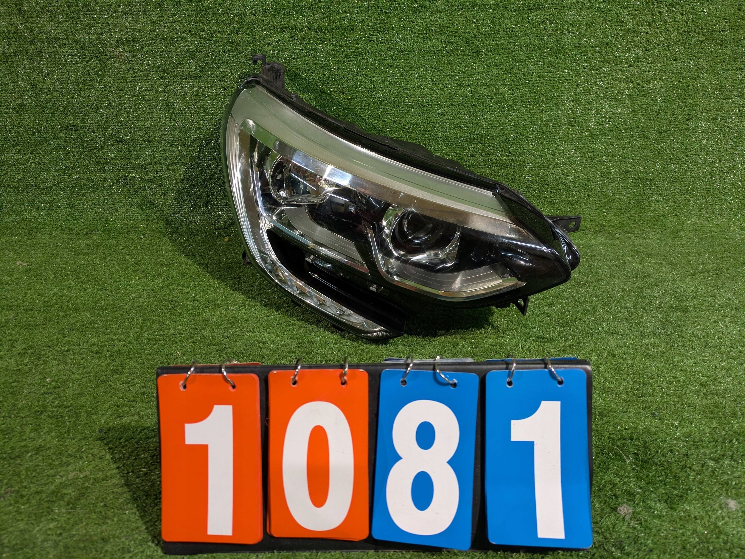 REFLEKTOR right front RENAULT MEGANE IV 16- NR.1081
