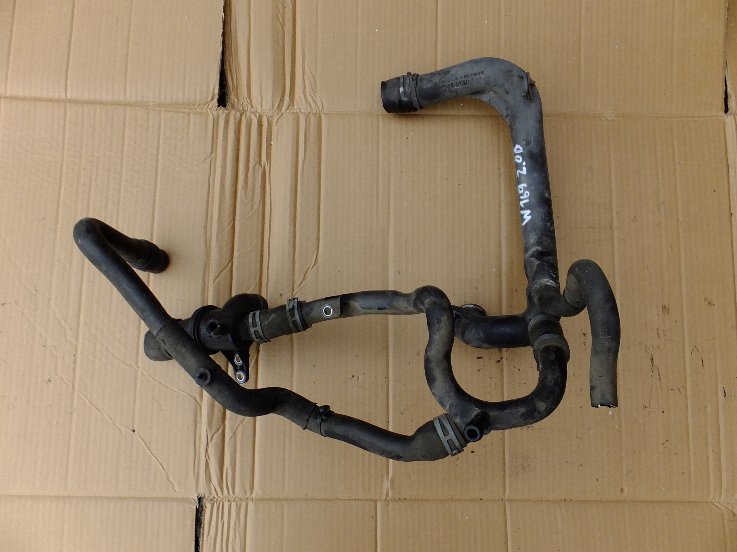 prijenos cijev vode mercedes w169 2,0 cdi A6402001352 A6402000415
