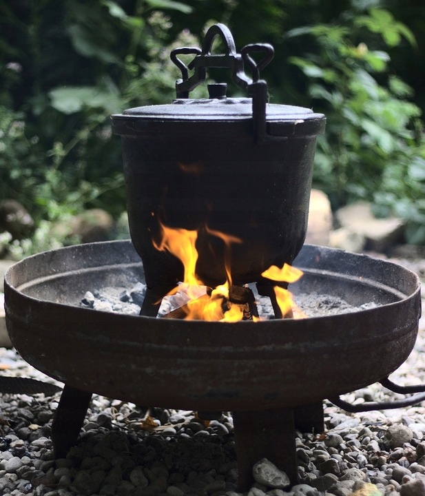 KOCIOŁEK ŻELIWNY GARNEK MYŚLIWSKI WĘGIERSKI PIECZONKI 8L NA OGNISKO GRILL EAN (GTIN) 5905954823123