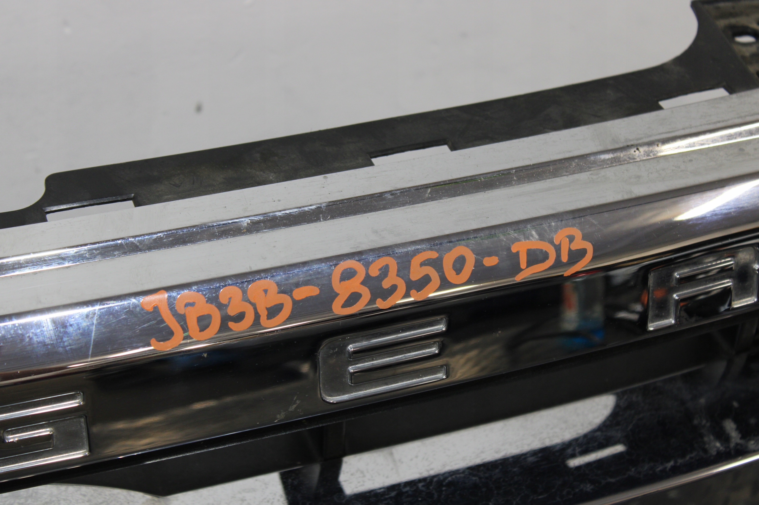 Grille FORD RANGER V 5 LIFT JB3B-8350-DB