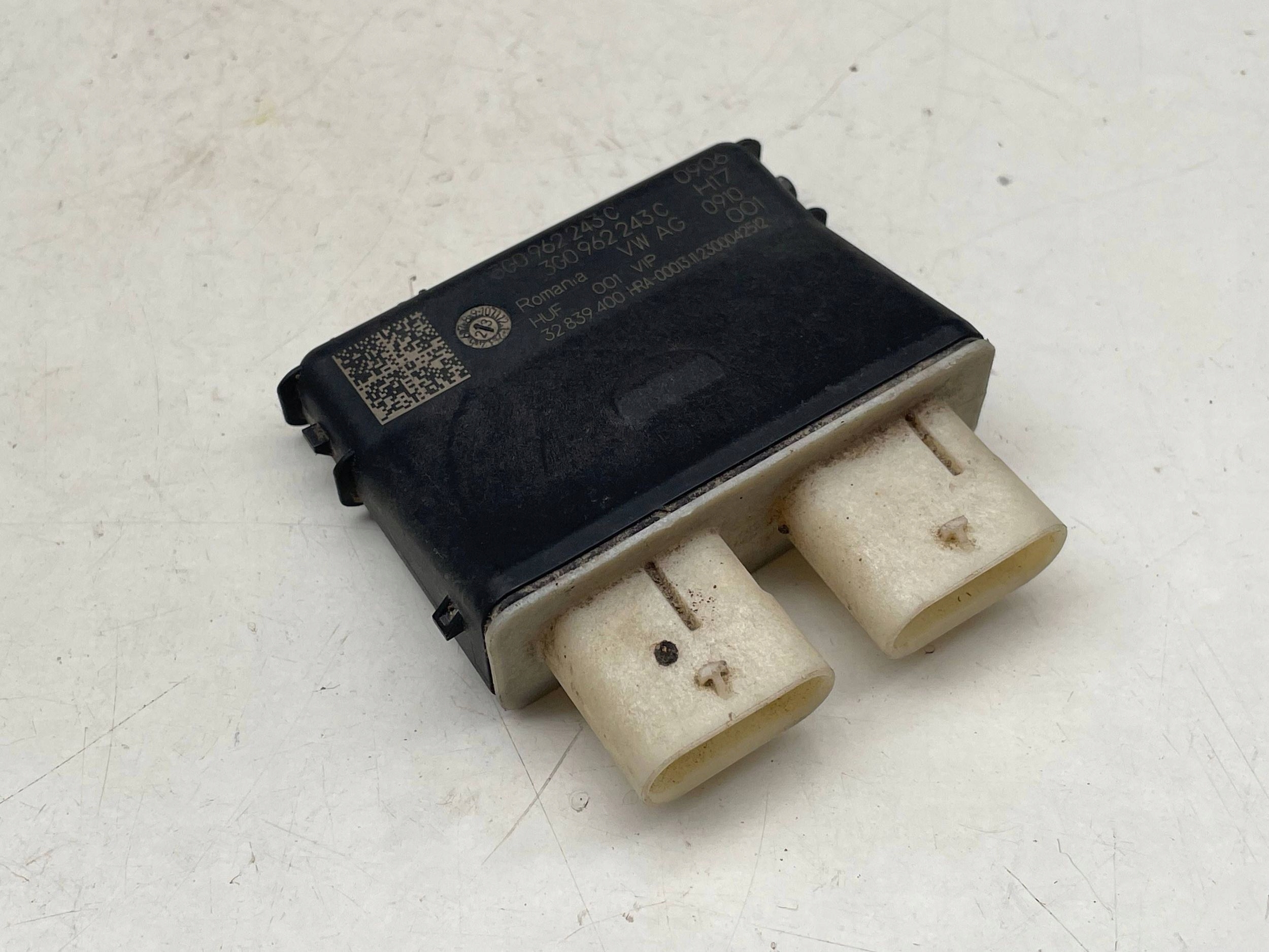 Module pour l’ouverture du capot VW AUDI PORSCHE 3G0962243C !J