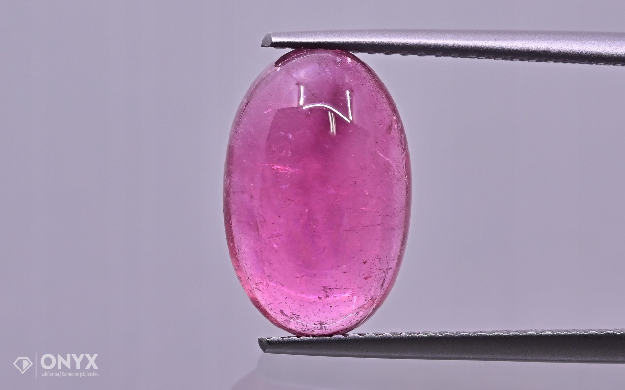 Turmalín kabošon ovál 15x9,5 mm