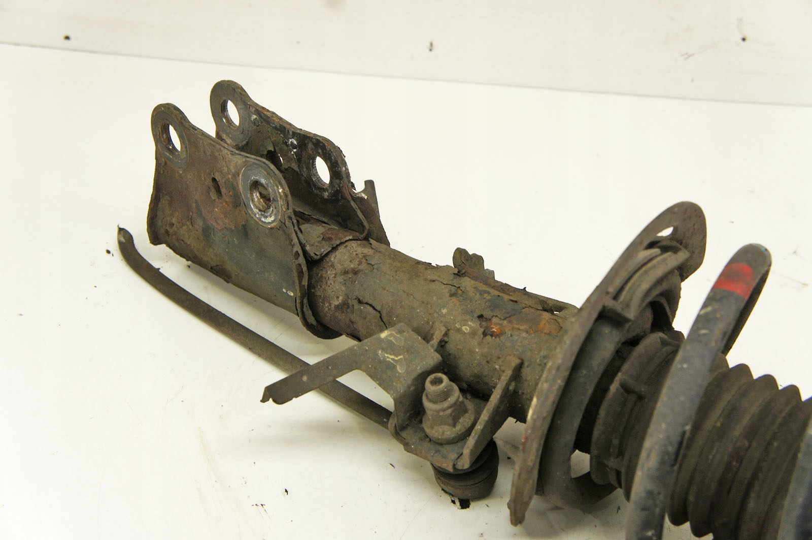 QD351 Ford Mondeo Mk5 2.0d Amortyzator Lewy Przód Typ samochodu Samochody osobowe