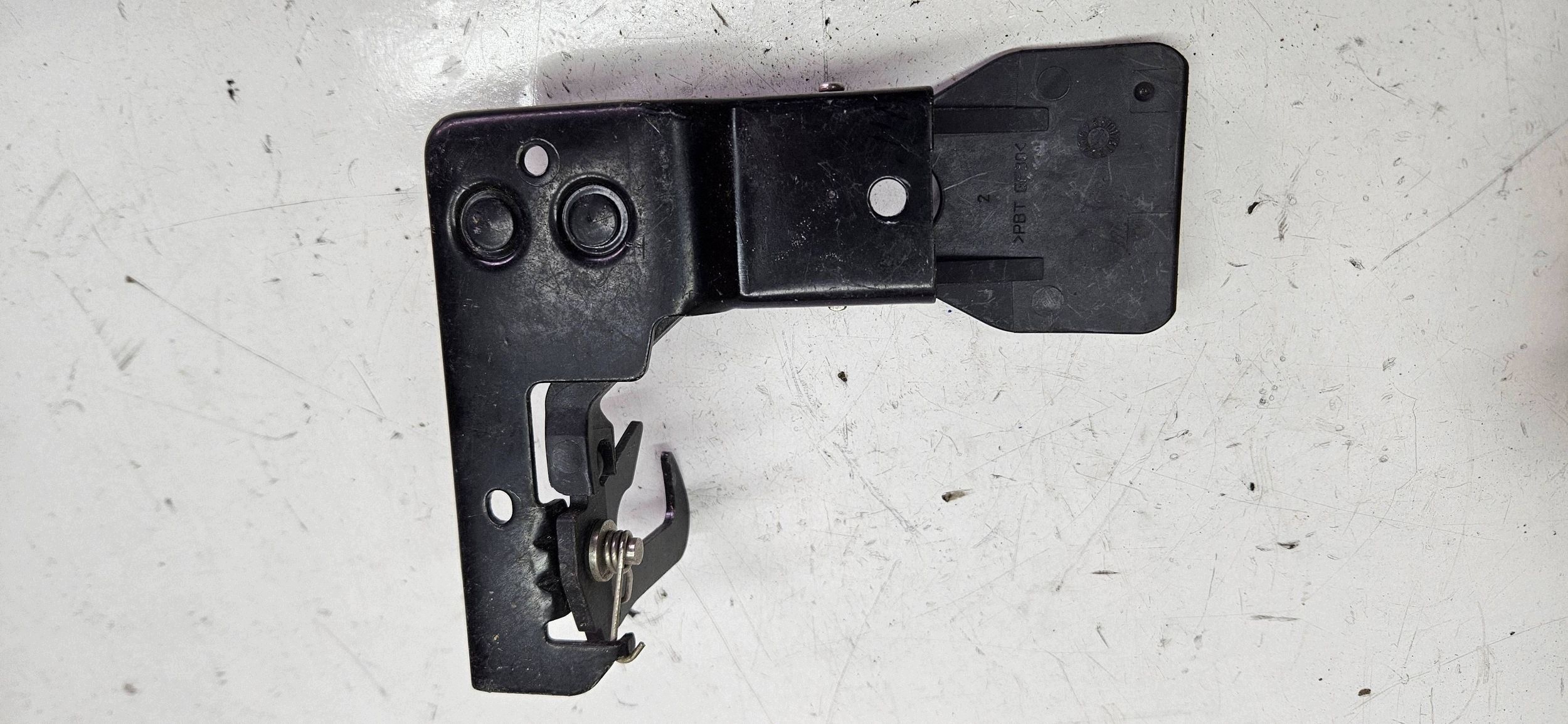 Audi A3 S3 8P lift 08- rygiel hook bonnets handle 8P0823480B