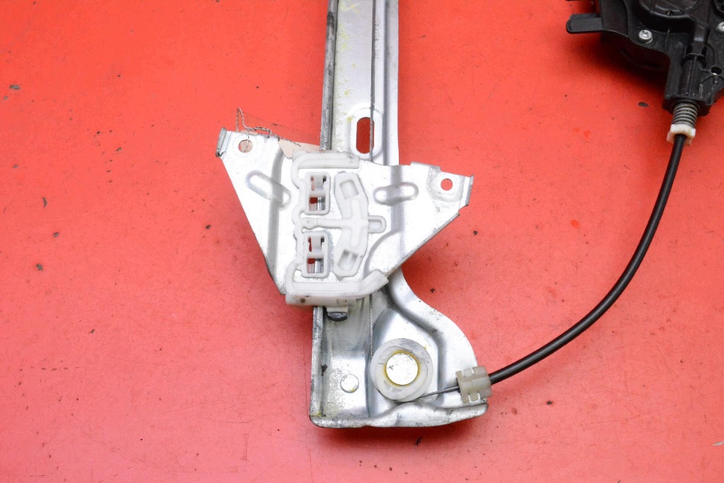 window regulator right front EU 69810-02792-00 TOYOTA COROLLA E21 sedan 18