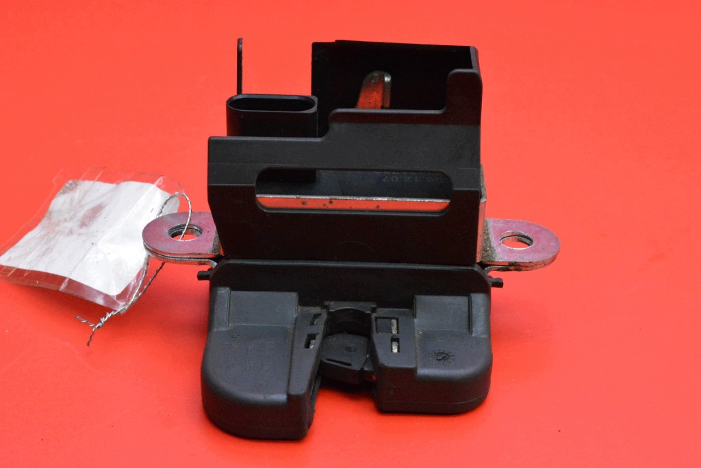 lock bonnet rear part boot 3C9827645A VW PASSAT B6 KOMBI 05-10