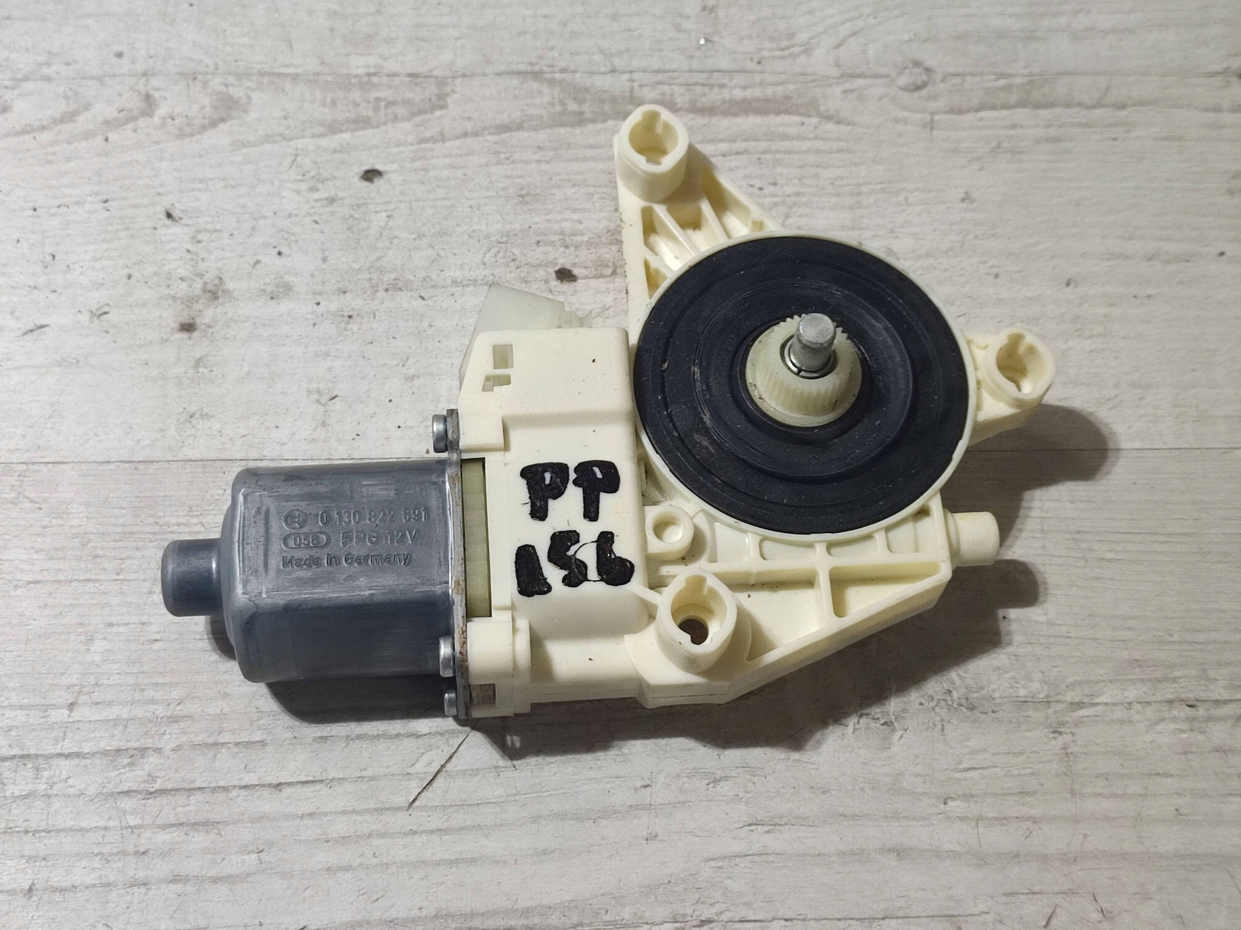 Mercedes-Benz GLA W156 2015 right engine regulatora windows door przednich