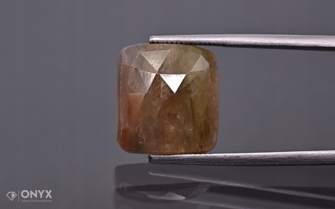 Safír fasetovaná rozeta obdélník 14,5x13 mm