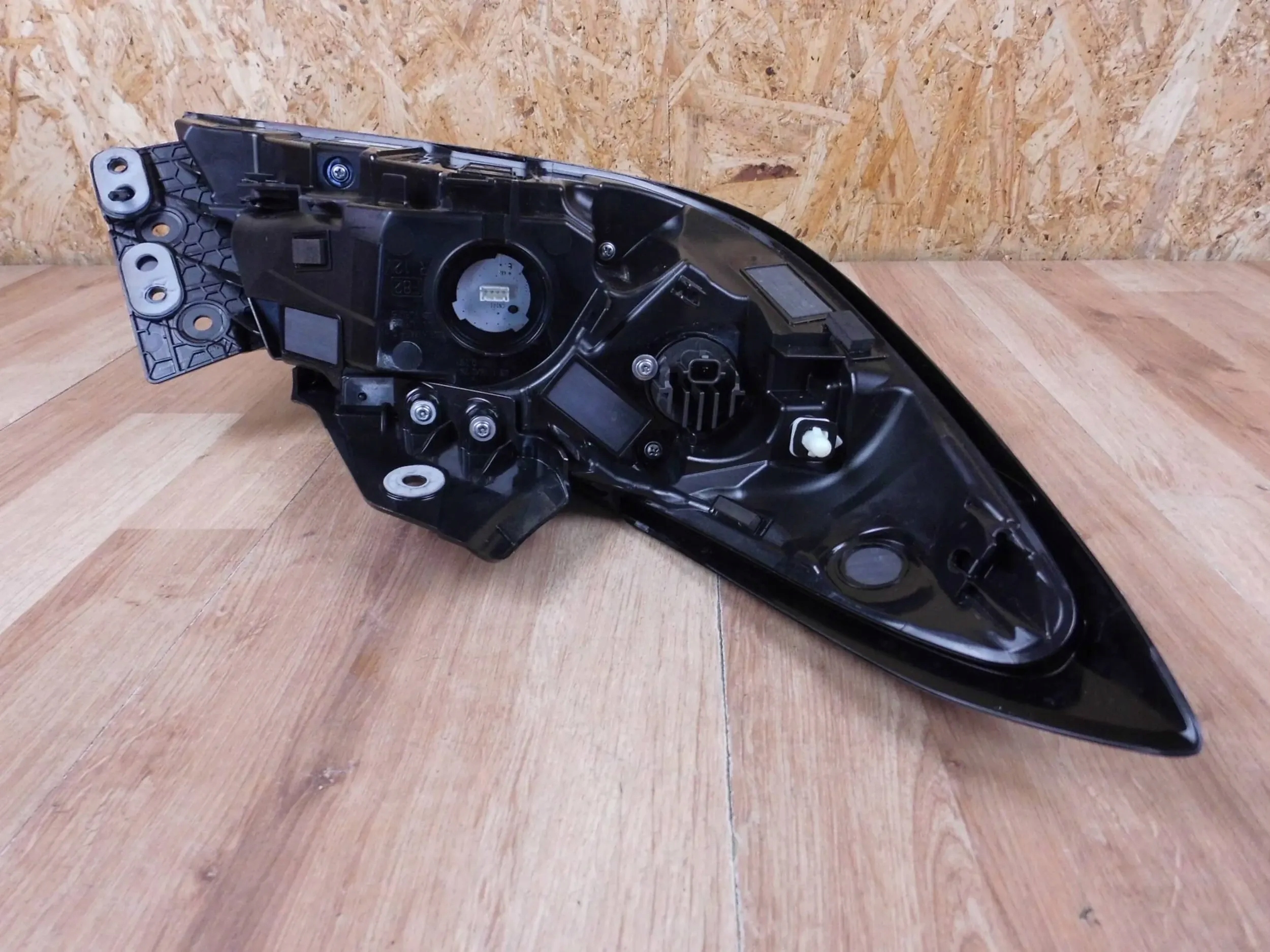 фонарь правый TOYOTA gt86 задний