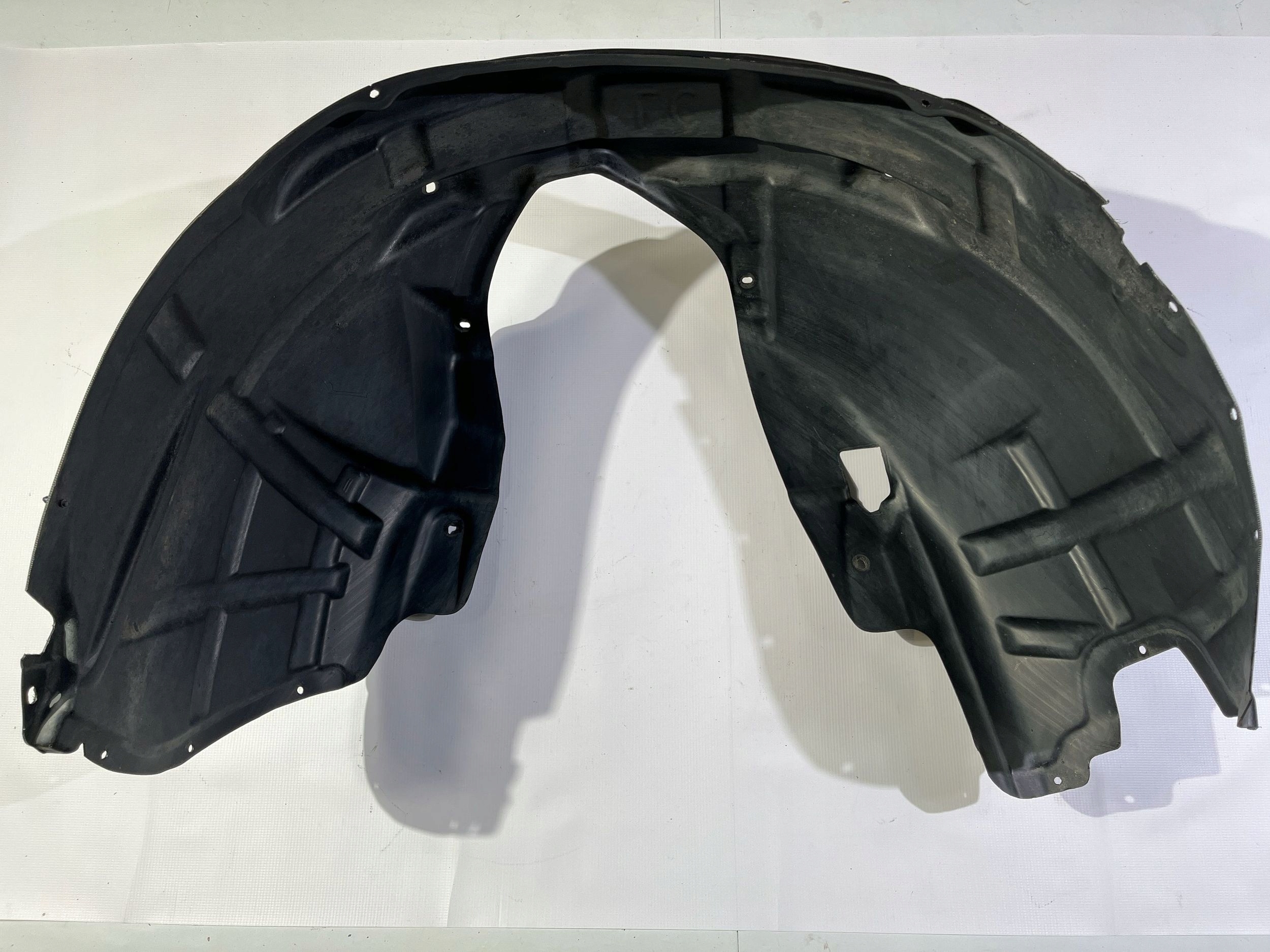 mudguard front front right Dodge Challenger SRT8 2008-2014
