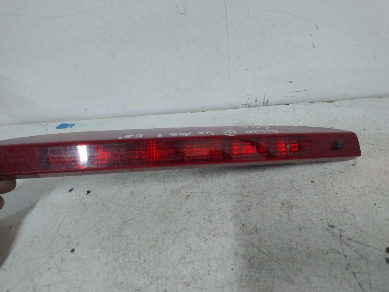 TRZECIE ŚWIATŁO STOP RENAULT CLIO III 8200618714 Producent części Renault OE