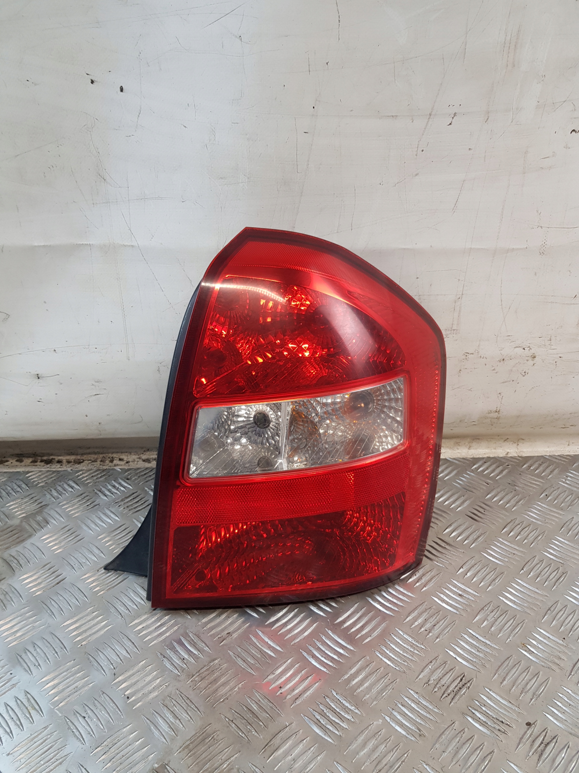light right rear part KIA CERATO 05R- HATCHBACK EUROPA