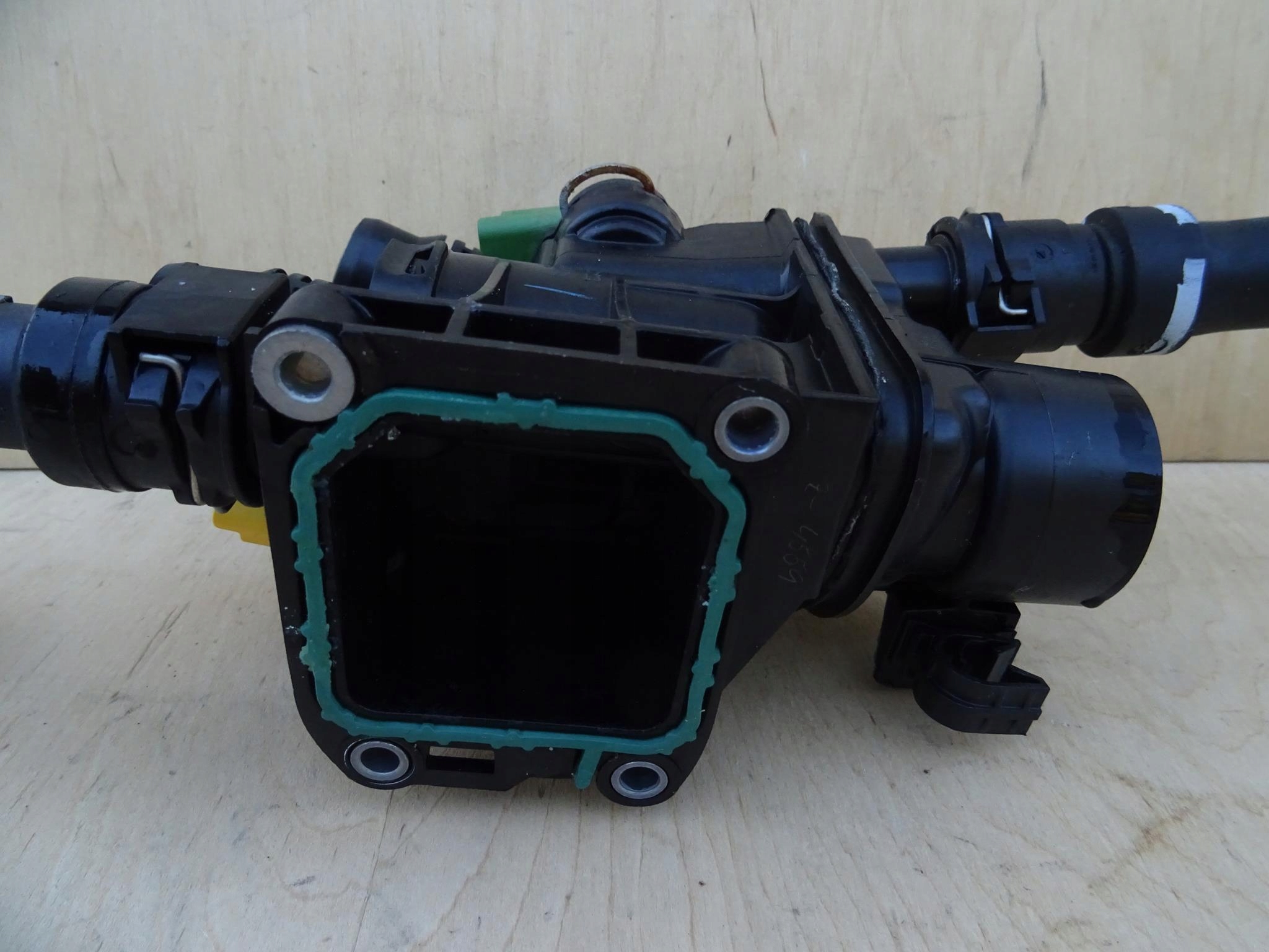 PEUGEOT CITROEN 1.2 THP OBUDOWA TERMOSTATU 9807198480 Typ samochodu Samochody osobowe