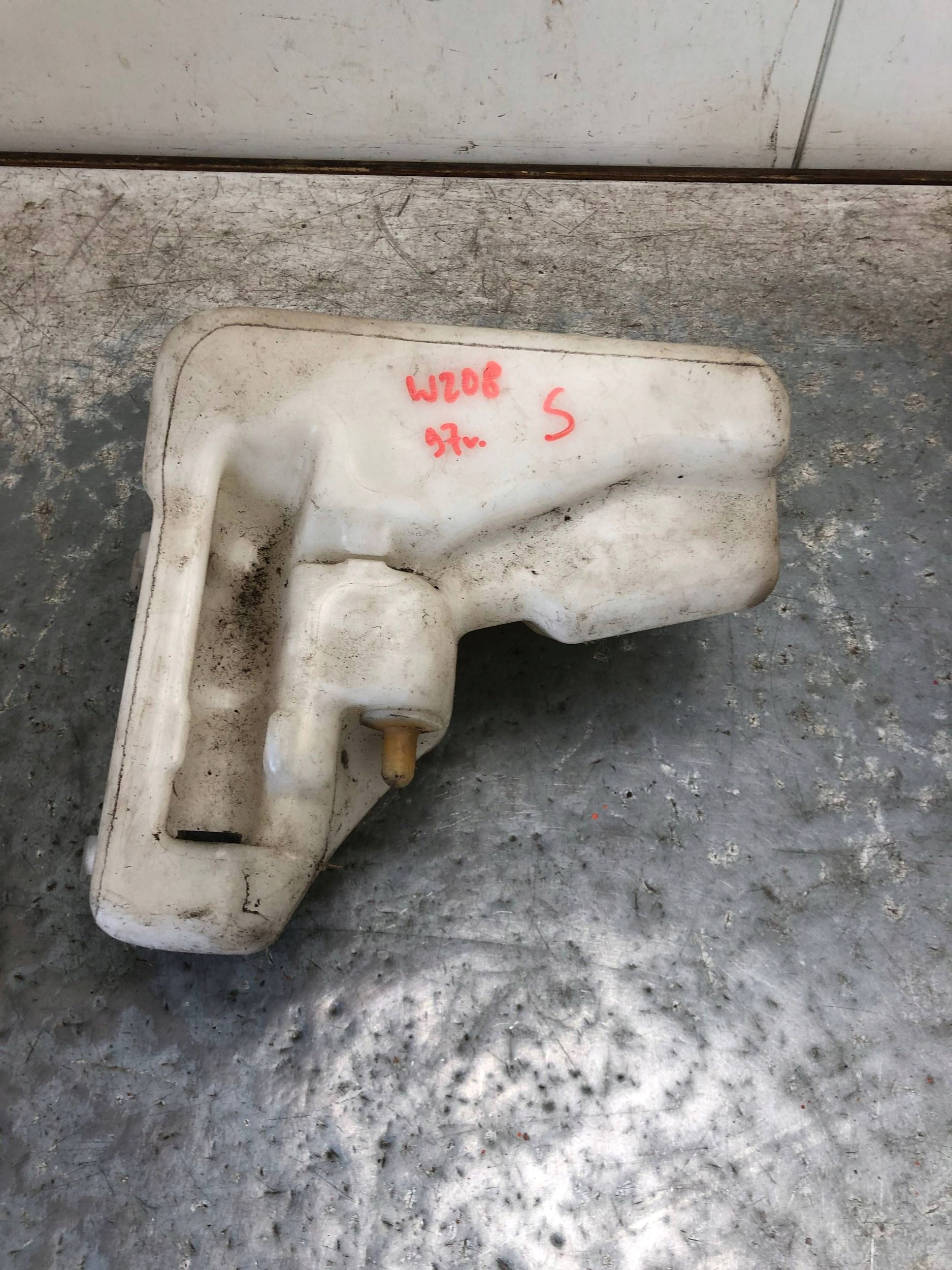 washer fluid tank MERCEDES W208 2088690020