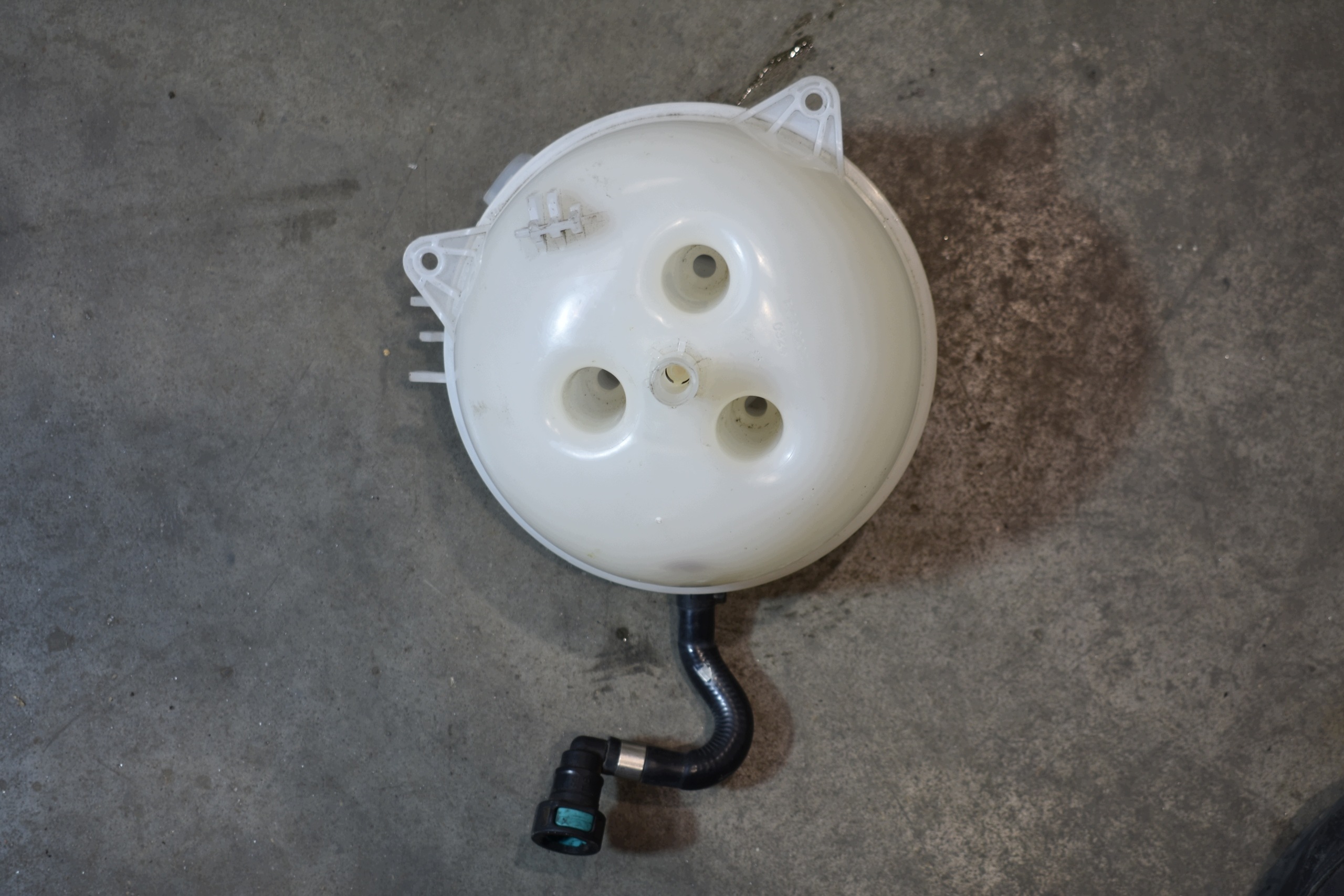 parfait état réservoir eau d’eau gaz + canalisation PORSCHE MACAN