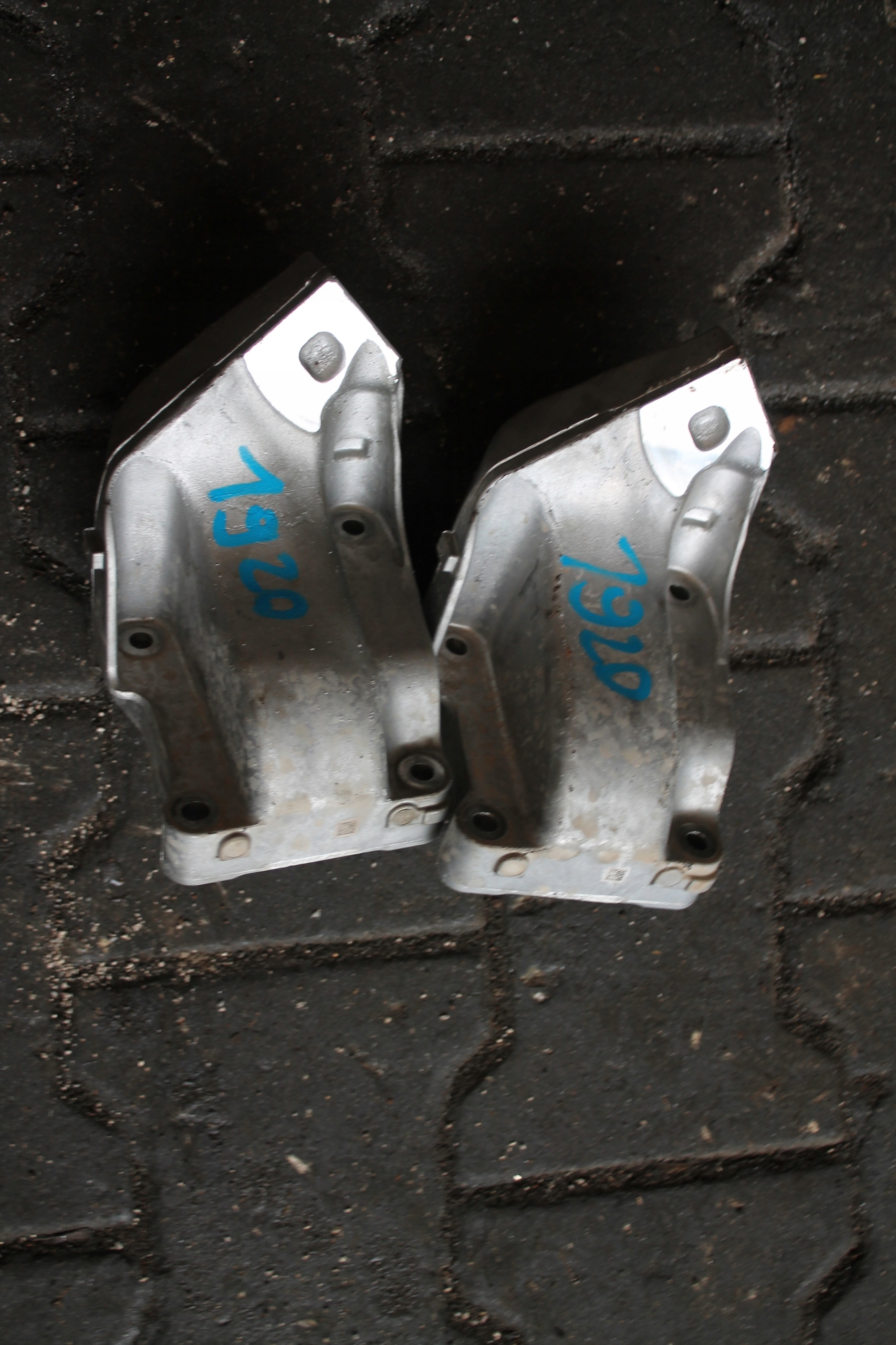 1920. holder engine mount A6542234700