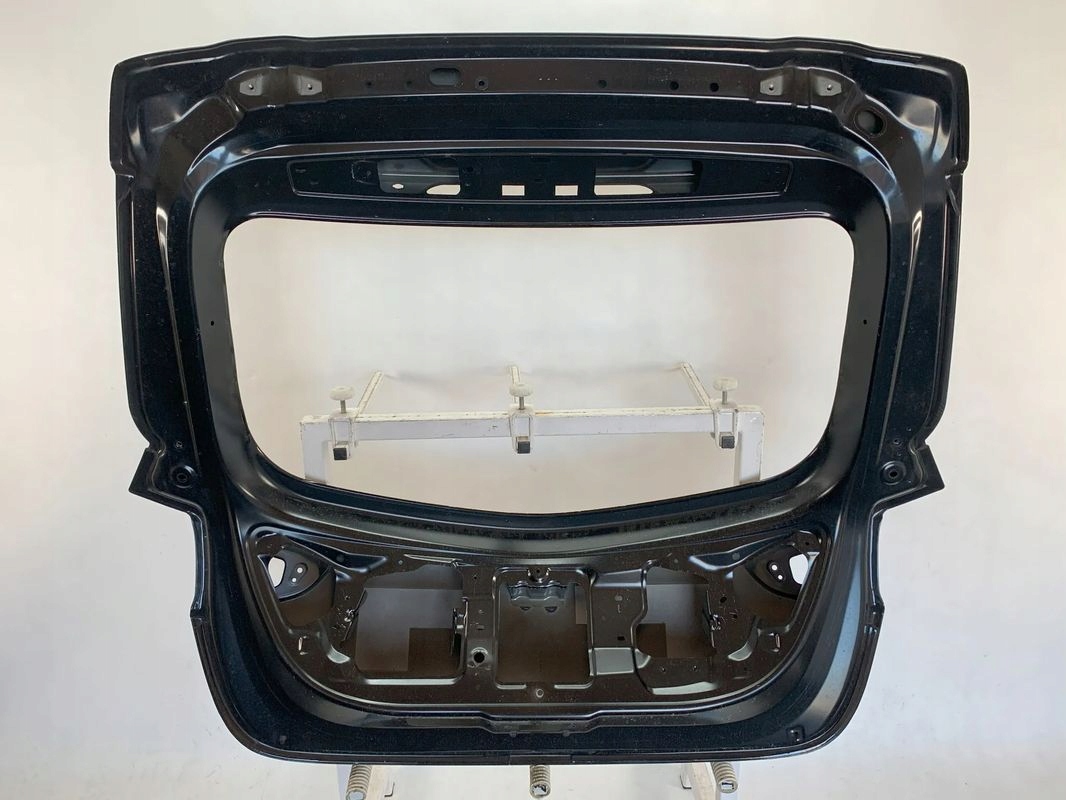 Mazda 2 II 14r boot door rear 2014