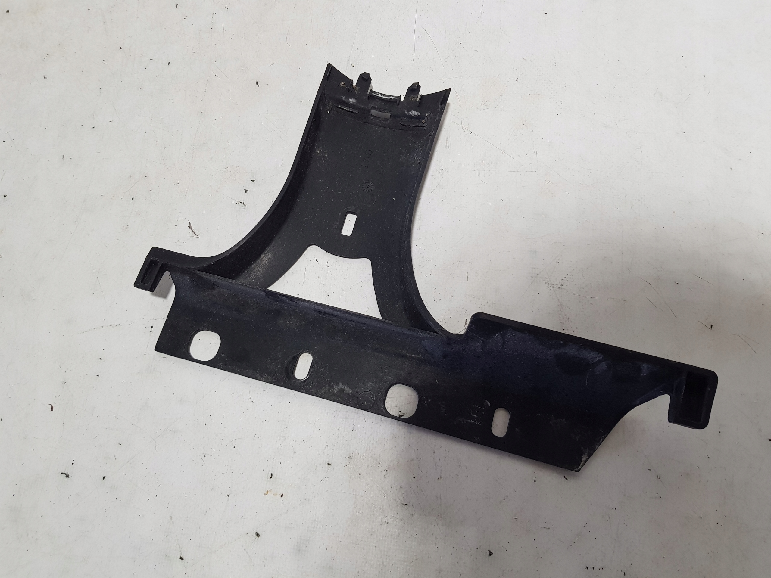 MERCEDES W207 bracket grille radiator 2078880190 console