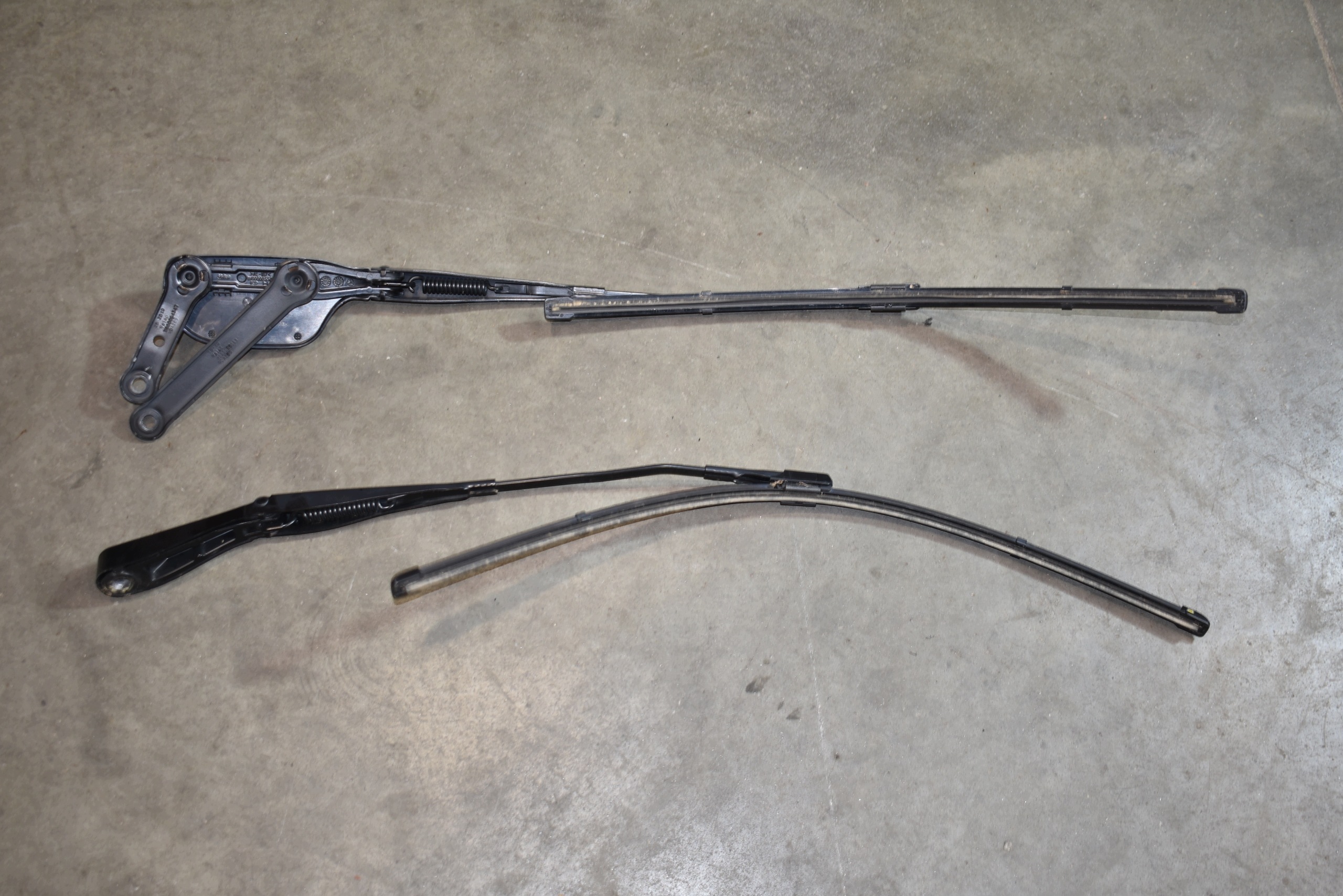 IDEALNE wiper arms MERCEDES GLS X167 1