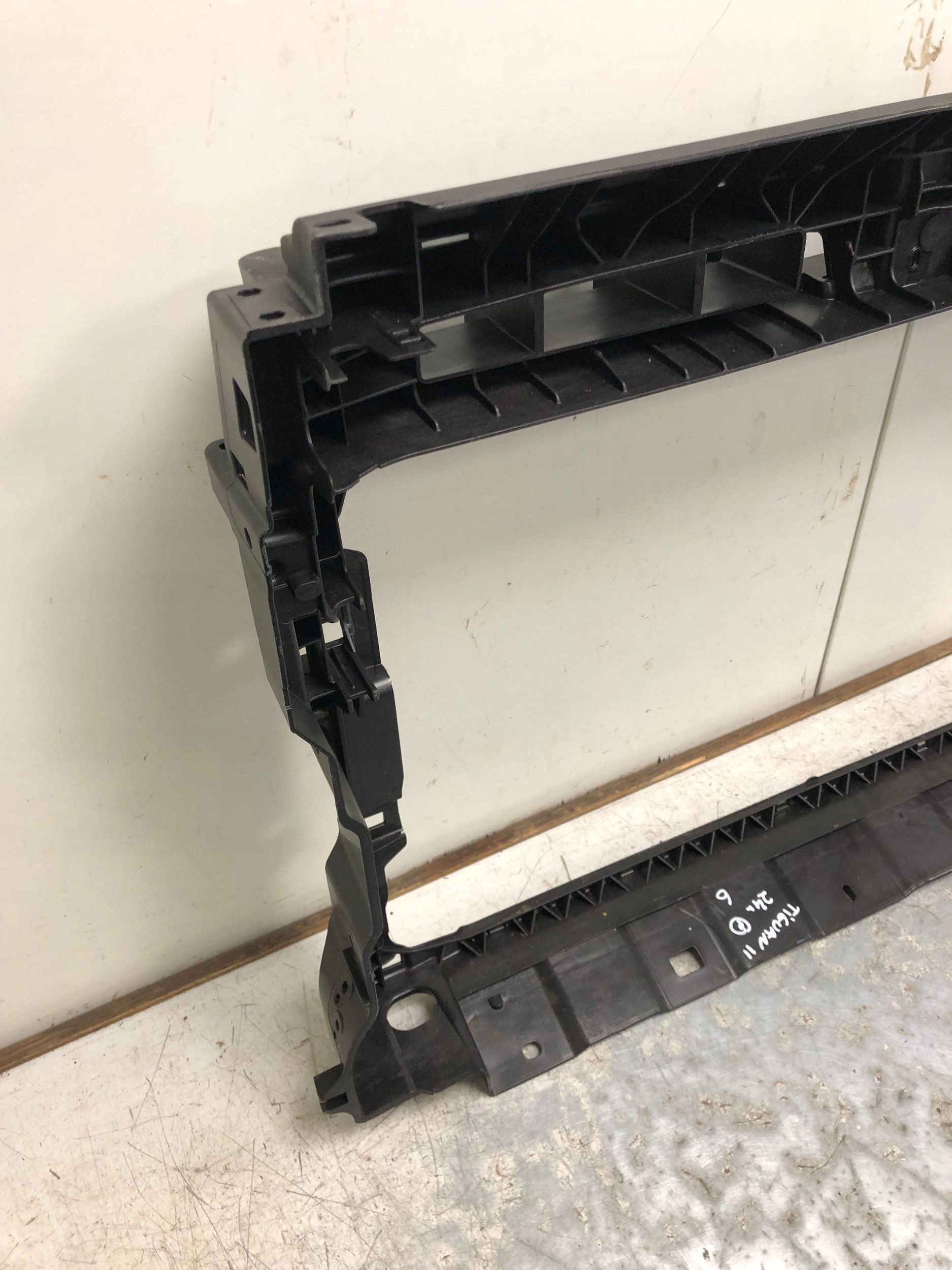 support panel for radiators pillar VW TIGUAN II 5NA805594L