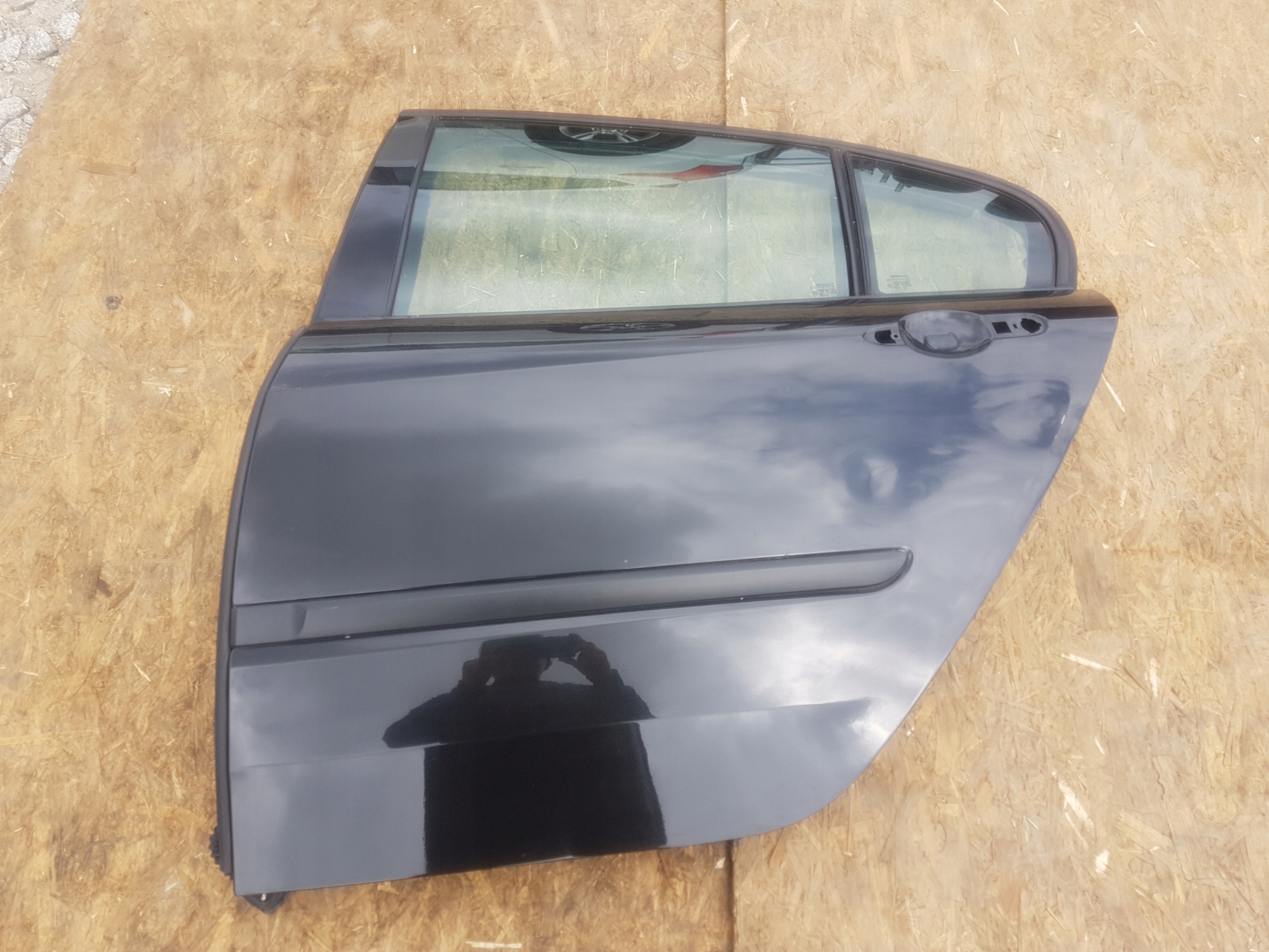 дверь лагуна 3