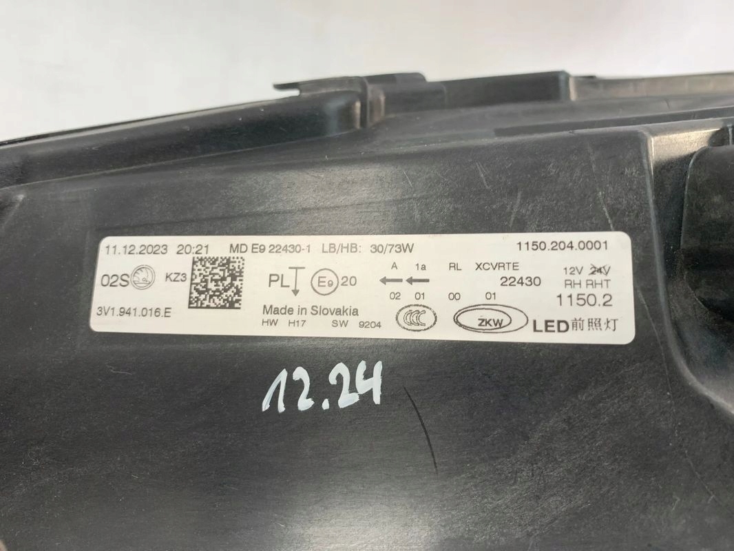 Skoda Superb 3 III FL 19r Reflektor right light right Lift 2019